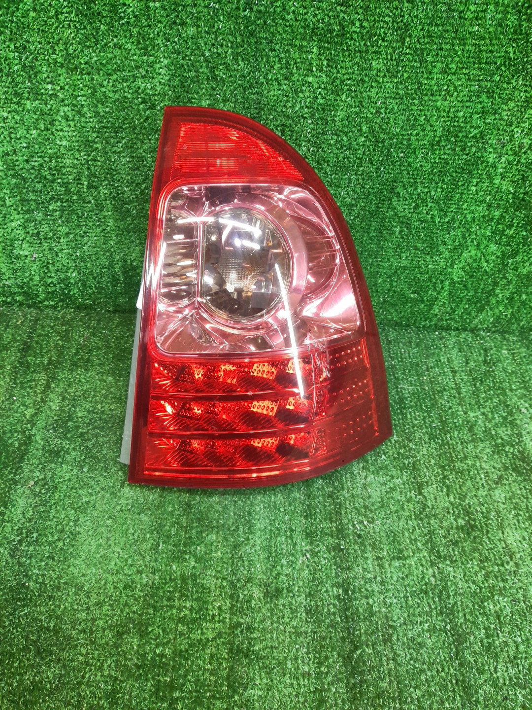 Стоп-сигнал правый задний TOYOTA COROLLA FIELDER NZE121G, ZZE123G, ZZE124G, ZZE122G, NZE124G 1 ракурс