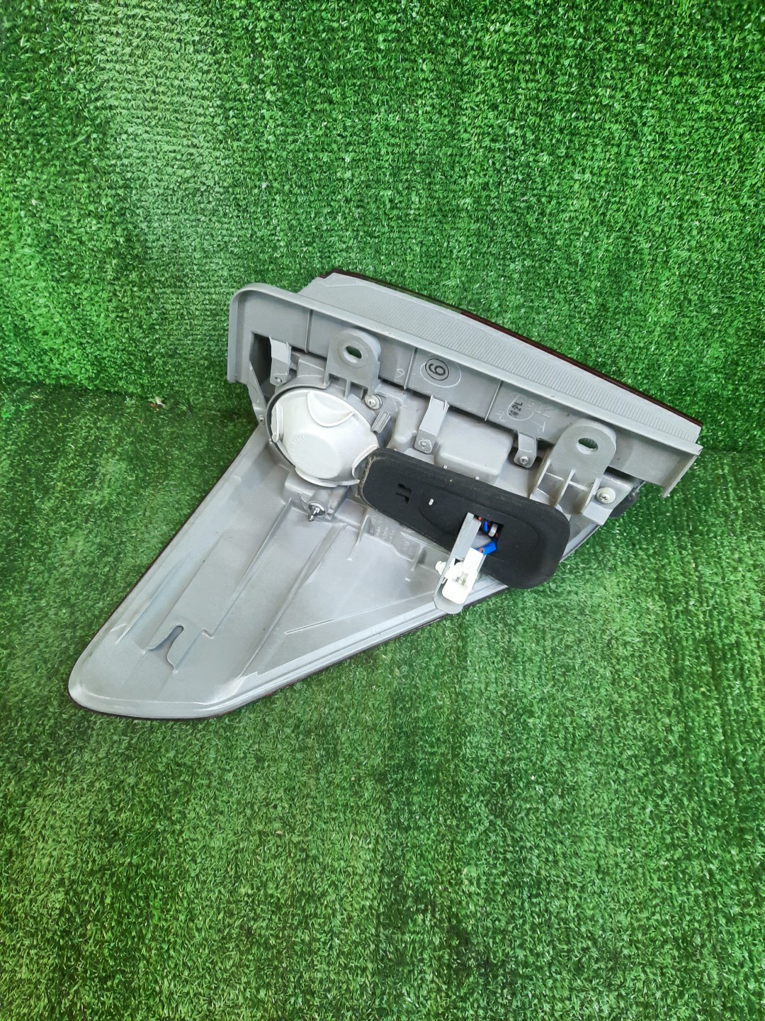 Стоп-сигнал правый задний TOYOTA ALPHARD ANH25W, GGH25W, GGH20W, ANH20W 2 ракурс