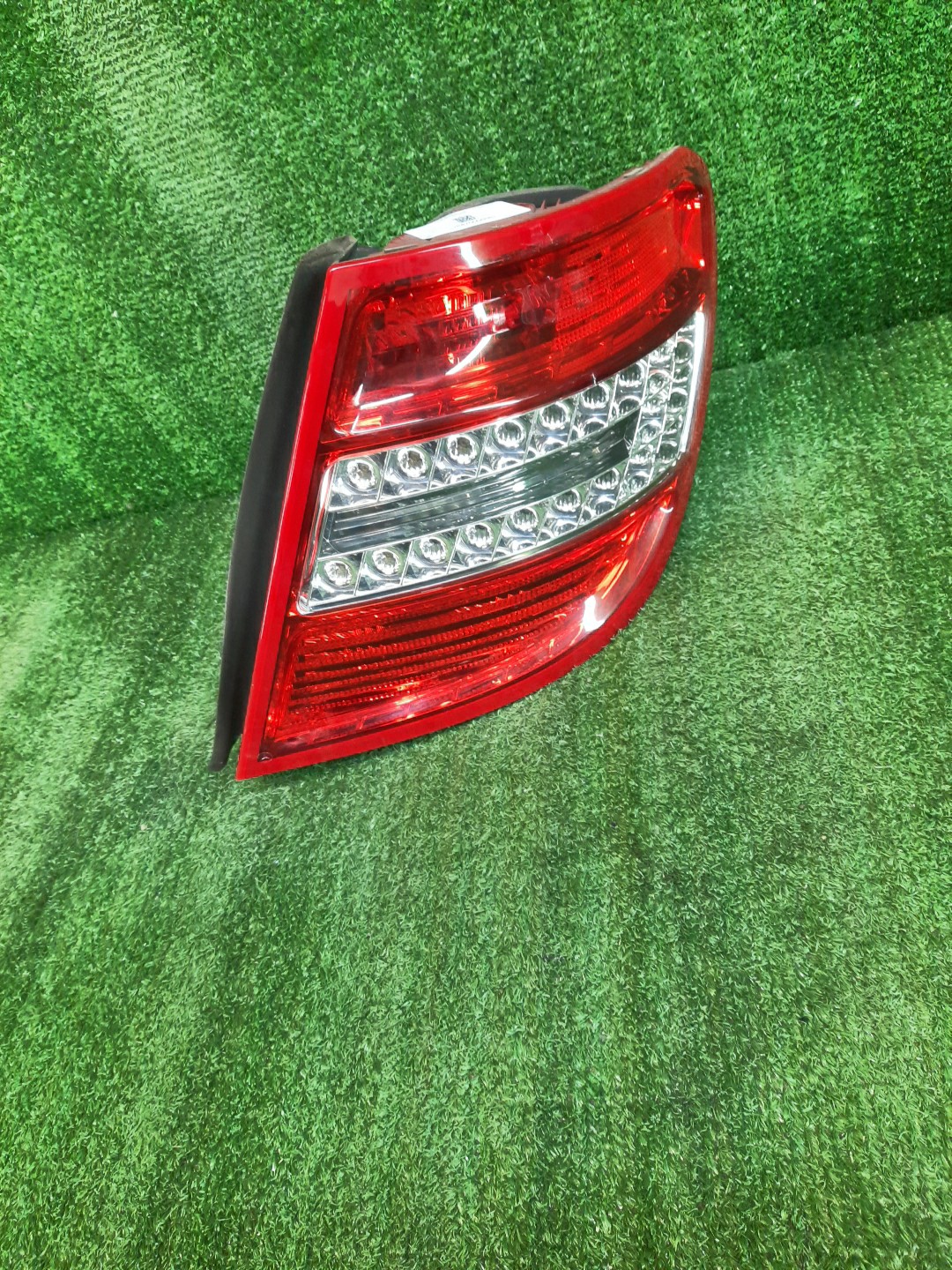 Стоп-сигнал правый задний MERCEDES-BENZ C-Class S204, 204248, 204241, 204254, S204.254, 204257, S204.256, 204277, 204247, 204252, 204507, S204.247, S204.249, S204.241, S204.246, S204.252 1 ракурс