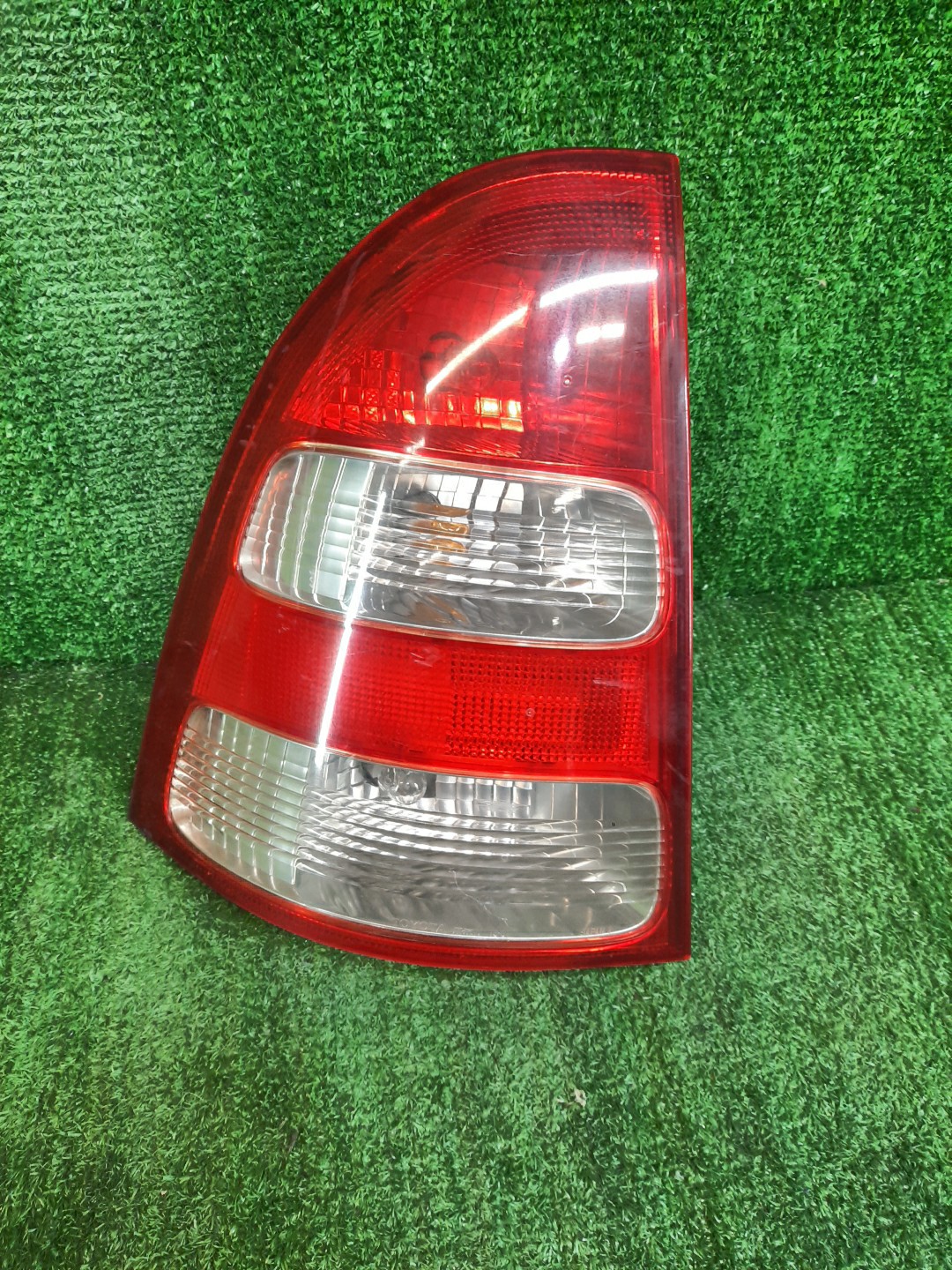 Стоп-сигнал левый задний TOYOTA COROLLA FIELDER NZE121G, ZZE123G, ZZE124G, ZZE122G, NZE124G 1 ракурс