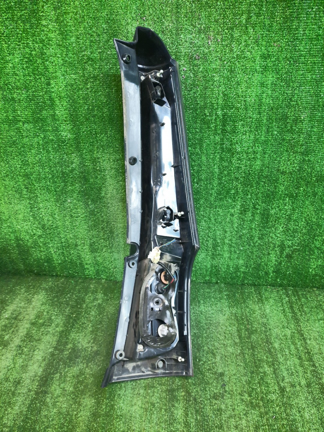 Стоп-сигнал левый задний MITSUBISHI GRANDIS NA4W 2 ракурс