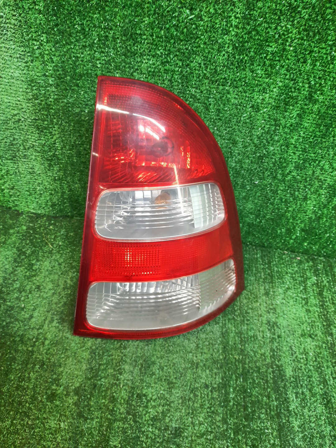 Стоп-сигнал правый задний TOYOTA COROLLA FIELDER NZE121G, ZZE123G, ZZE124G, ZZE122G, NZE124G 1 ракурс