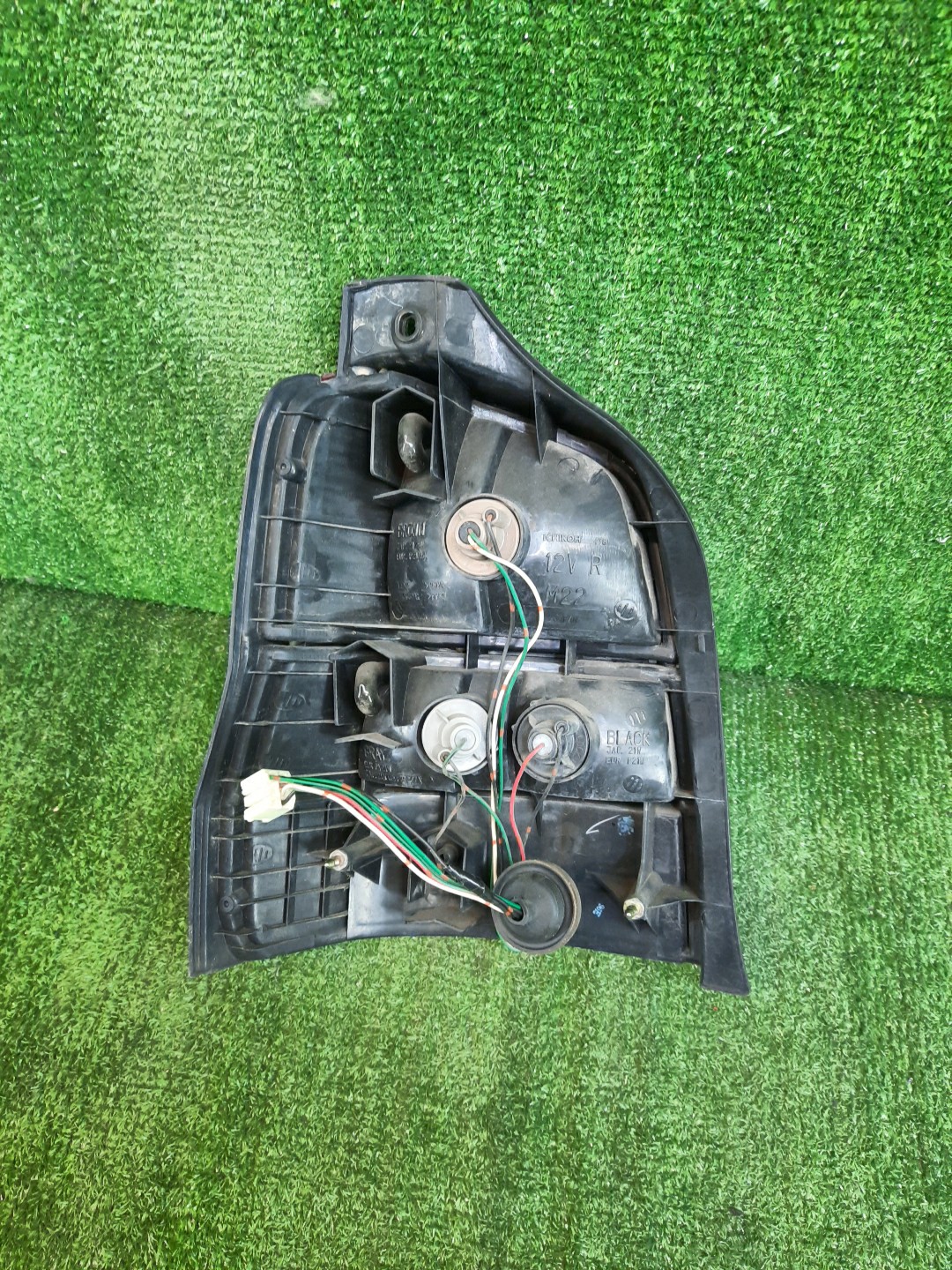 Стоп-сигнал правый задний MAZDA DEMIO DW3W, DW5W 2 ракурс