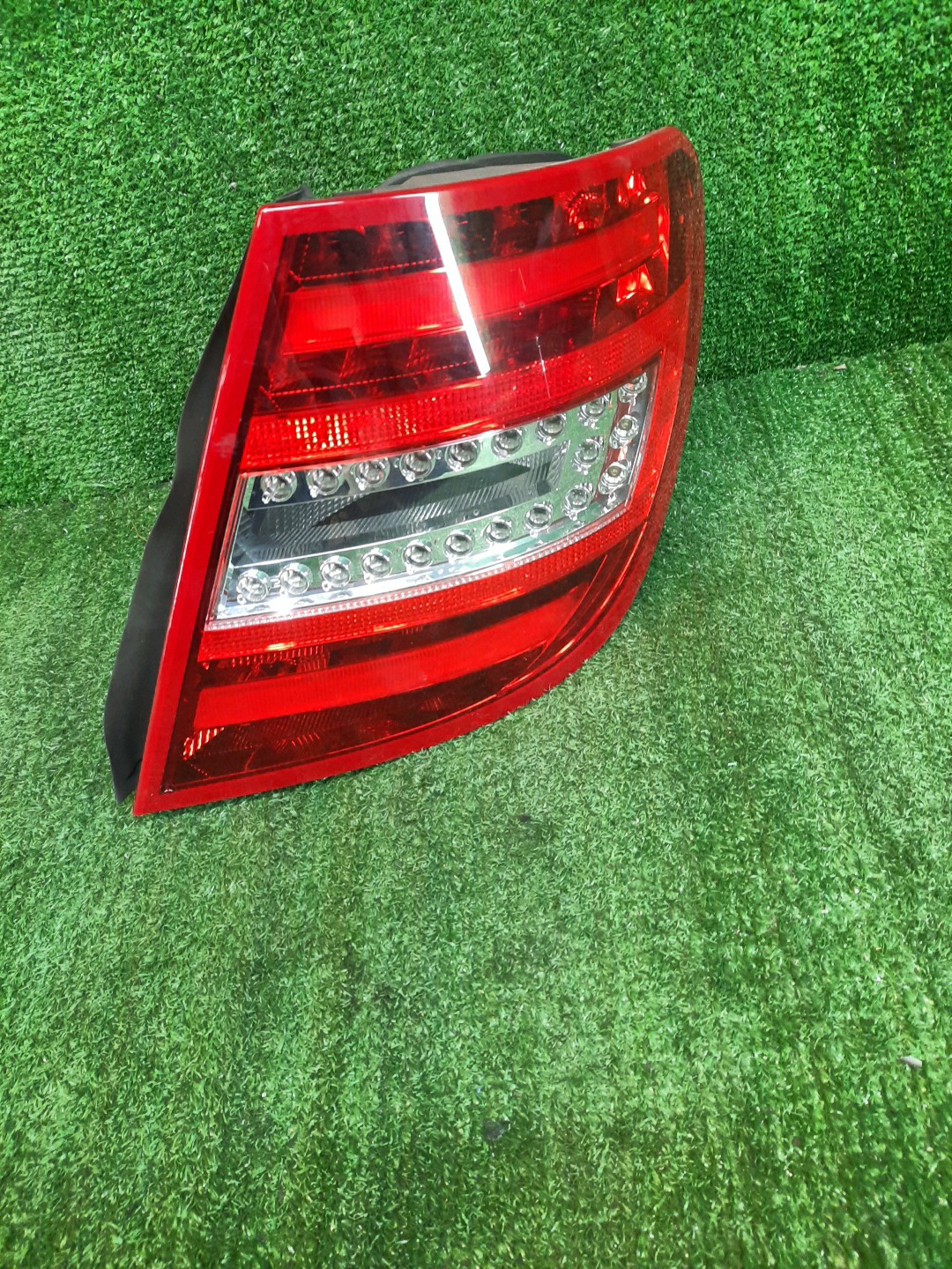 Стоп-сигнал правый задний MERCEDES-BENZ C-Class S204, 204248, 204241, 204254, S204.254, 204257, S204.256, 204277, 204247, 204252, 204507, S204.247, S204.249, S204.241, S204.246, S204.252 1 ракурс