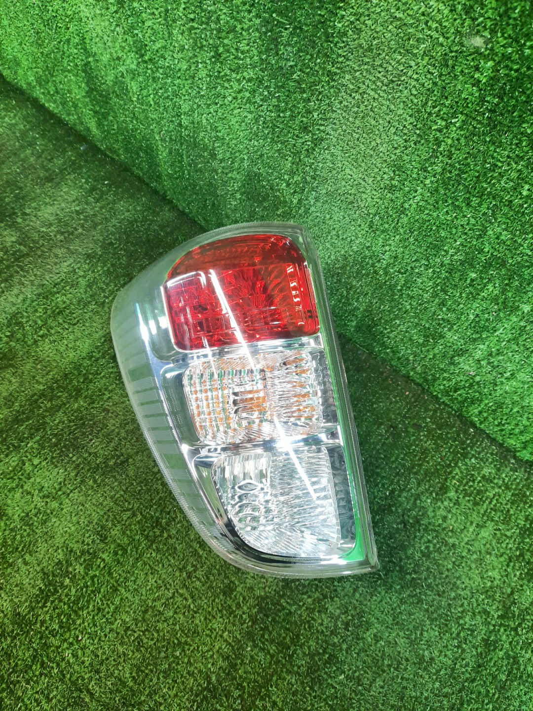 Стоп-сигнал левый задний TOYOTA RUSH, BE-GO J210E, J200E, J210G, J200G 1 ракурс