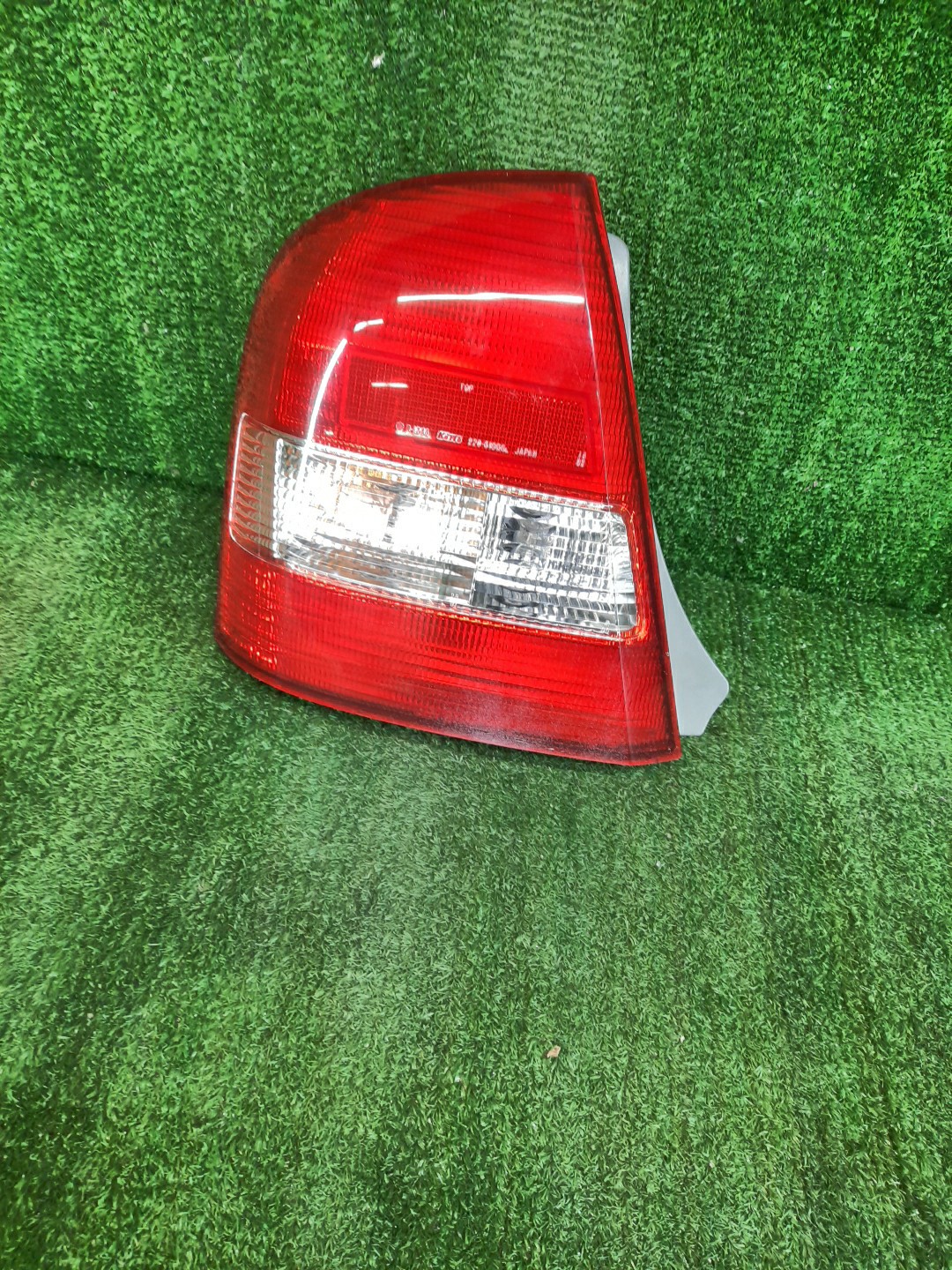 Стоп-сигнал левый задний MAZDA FAMILIA, 323 BJ5P, BJEP, BJ3P, BJFP, BJ 1 ракурс