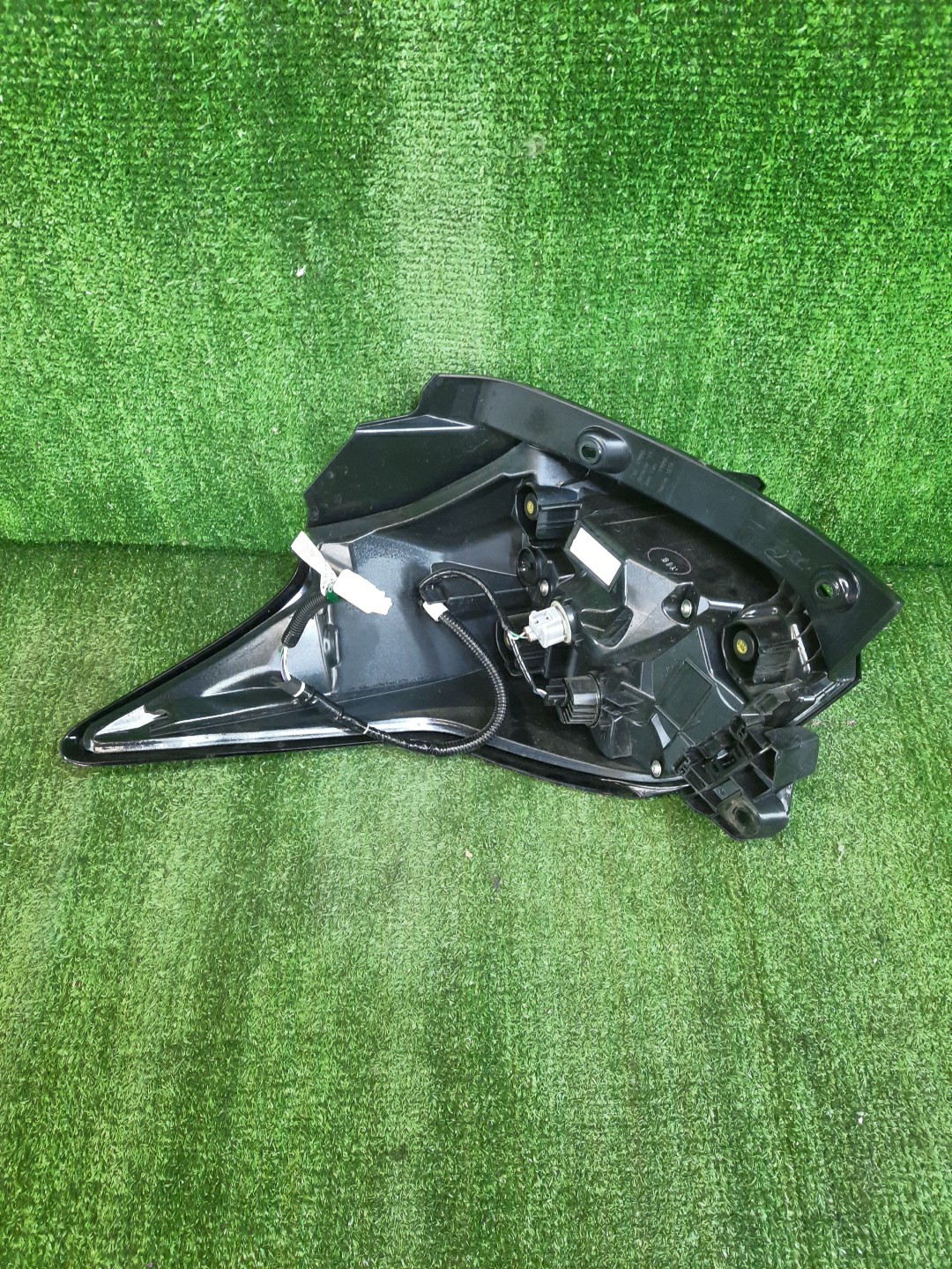 Стоп-сигнал правый задний TOYOTA YARIS MXPH10, MXPH15, KSP210, MXPA10, MXPA15 3 ракурс