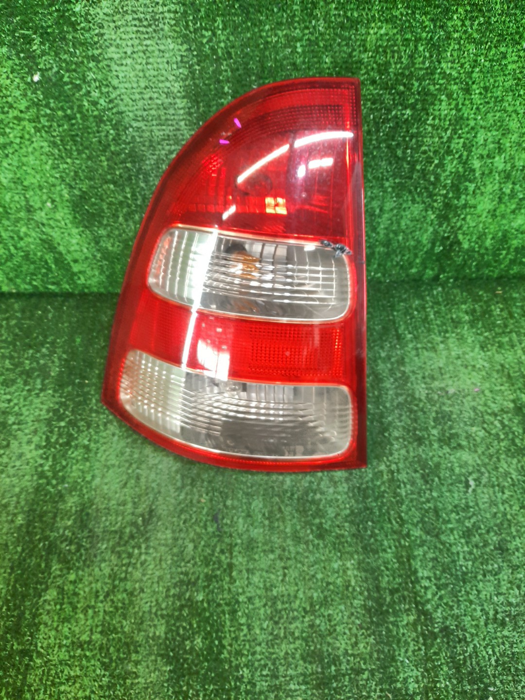 Стоп-сигнал левый задний TOYOTA COROLLA FIELDER NZE121G, ZZE123G, ZZE124G, ZZE122G, NZE124G 1 ракурс