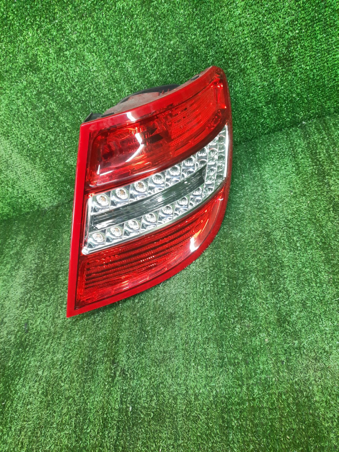 Стоп-сигнал правый задний MERCEDES-BENZ C-Class S204, 204248, 204241, 204254, S204.254, 204257, S204.256, 204277, 204247, 204252, 204507, S204.247, S204.249, S204.241, S204.246, S204.252 1 ракурс
