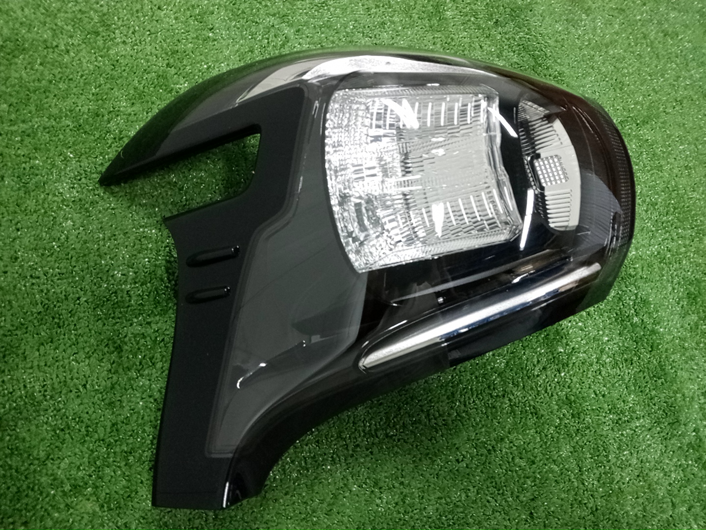 Стоп-сигнал левый задний TOYOTA SIENTA NSP172G, NSP170G, NCP175G, NHP170G 81561-52E30 2 ракурс