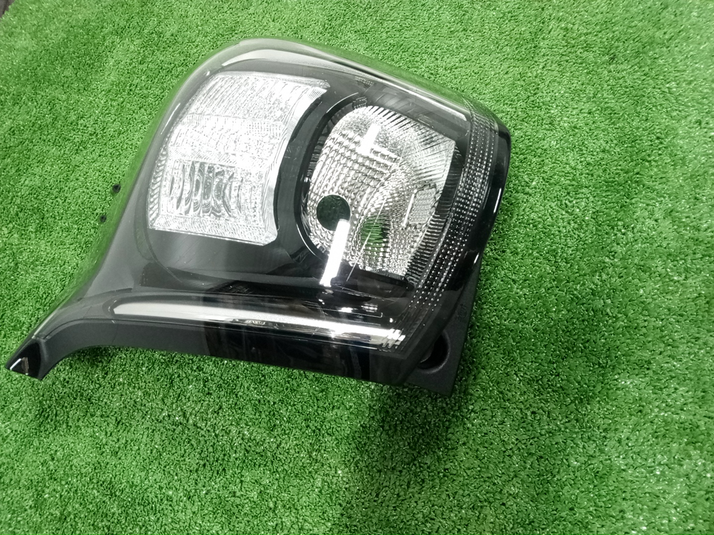 Стоп-сигнал левый задний TOYOTA SIENTA NSP172G, NSP170G, NCP175G, NHP170G 81561-52E30 3 ракурс
