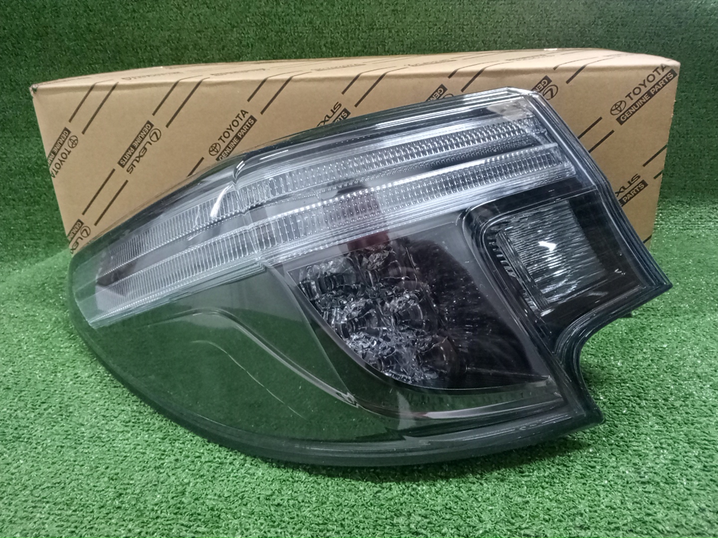 Стоп-сигнал левый задний TOYOTA MARK X GRX130, GRX133, GRX135 81561-22A60 1 ракурс