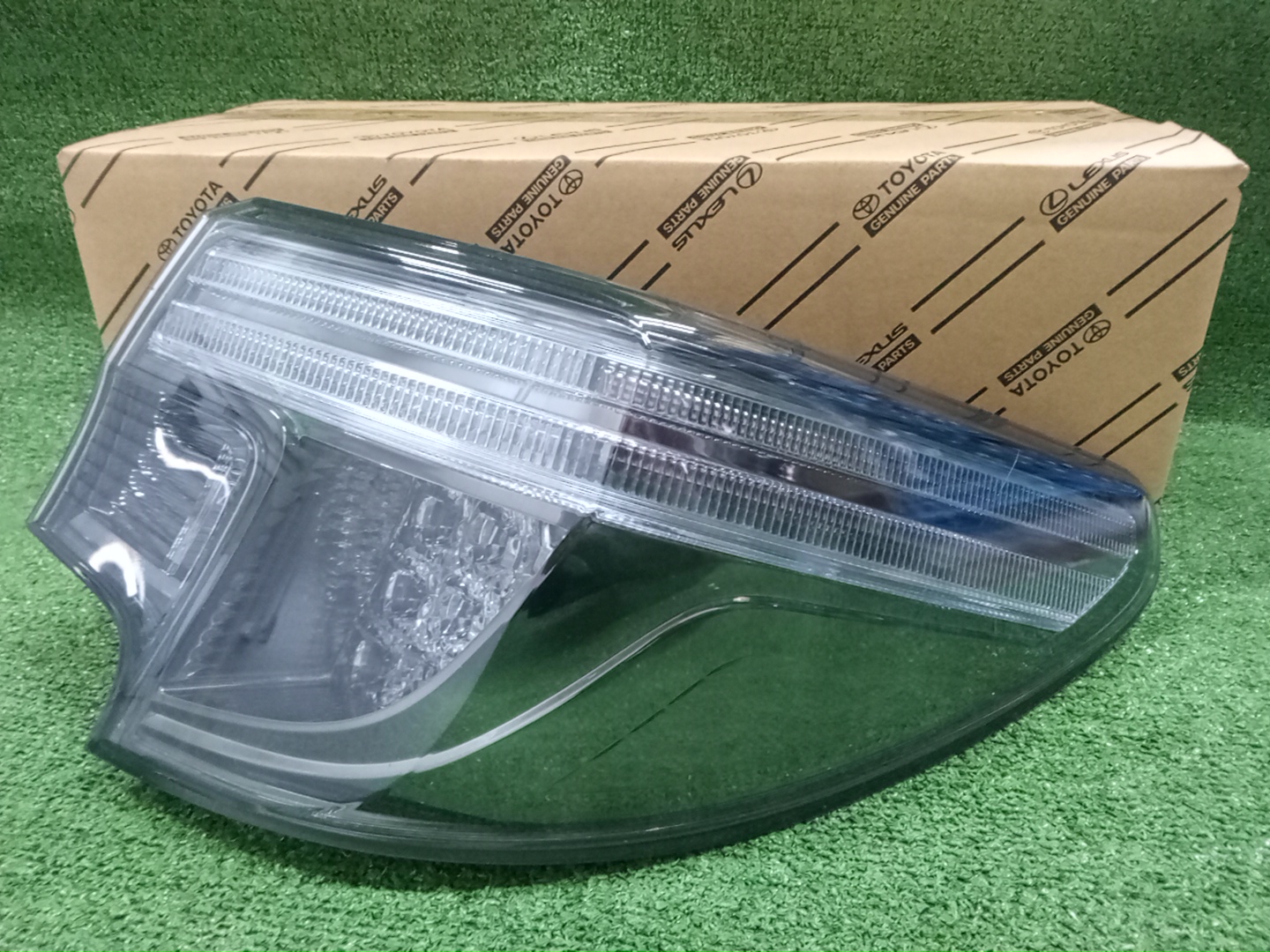 Стоп-сигнал правый задний TOYOTA MARK X GRX130, GRX133, GRX135 81551-22A60 1 ракурс