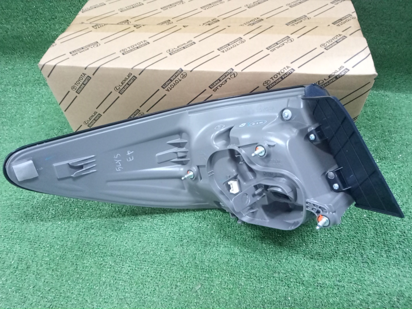 Стоп-сигнал правый задний TOYOTA MARK X GRX130, GRX133, GRX135 81551-22A60 3 ракурс