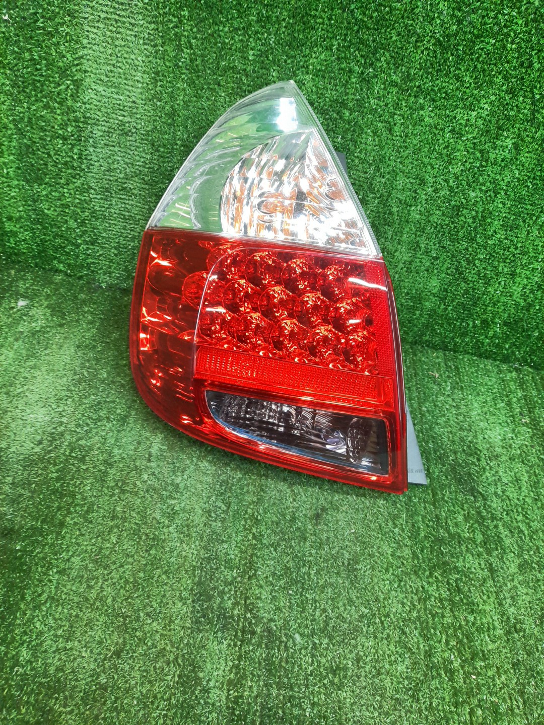 Стоп-сигнал левый задний HONDA FIT, JAZZ GD2, GD3, GD4, GD1 1 ракурс