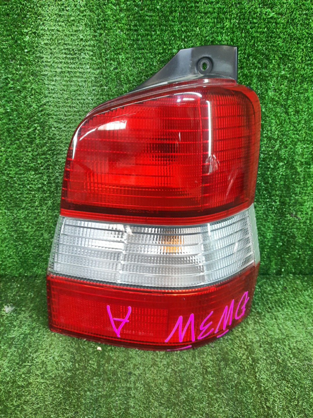 Стоп-сигнал правый задний MAZDA DEMIO DW3W, DW5W 1 ракурс Стоп-сигнал правый задний MAZDA DEMIO DW3W, DW5W 1 ракурс