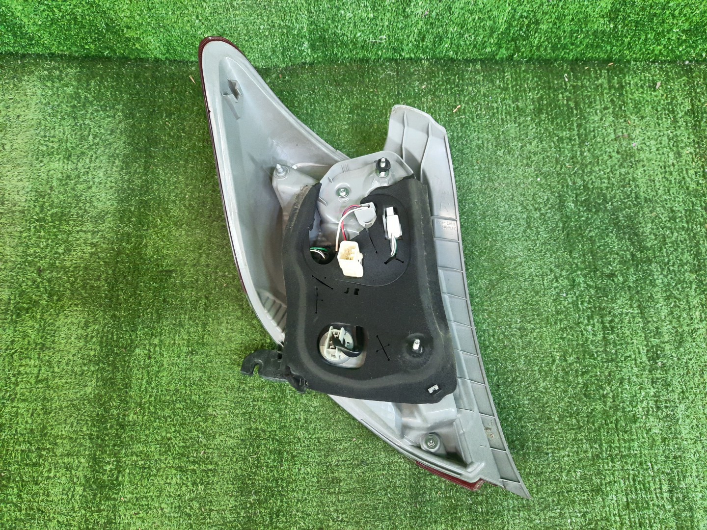Стоп-сигнал правый задний TOYOTA VITZ, YARIS KSP130, NSP130, NSP135, NCP131 2 ракурс