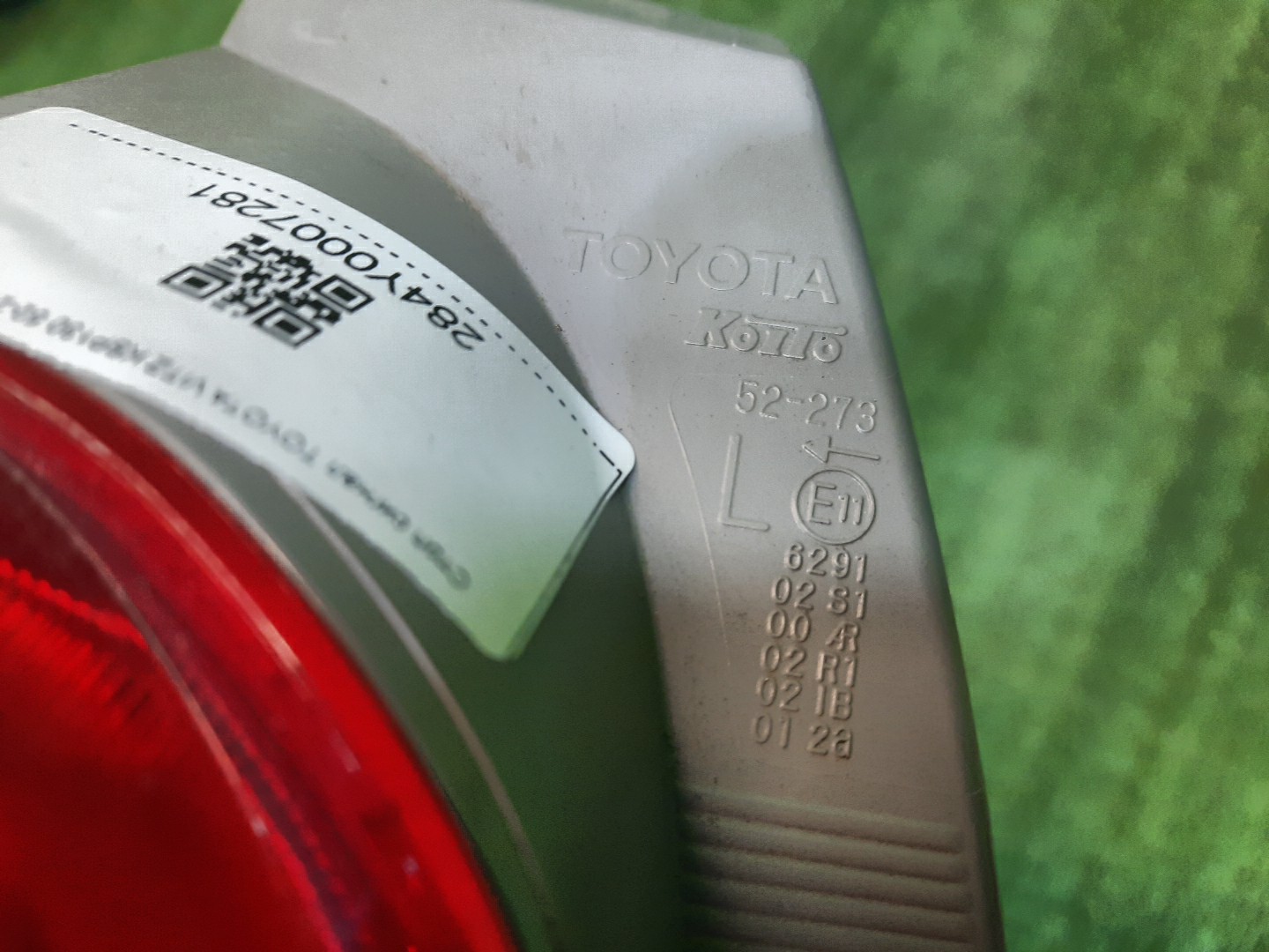 Стоп-сигнал левый задний TOYOTA VITZ, YARIS KSP130, NSP130, NSP135, NCP131 3 ракурс