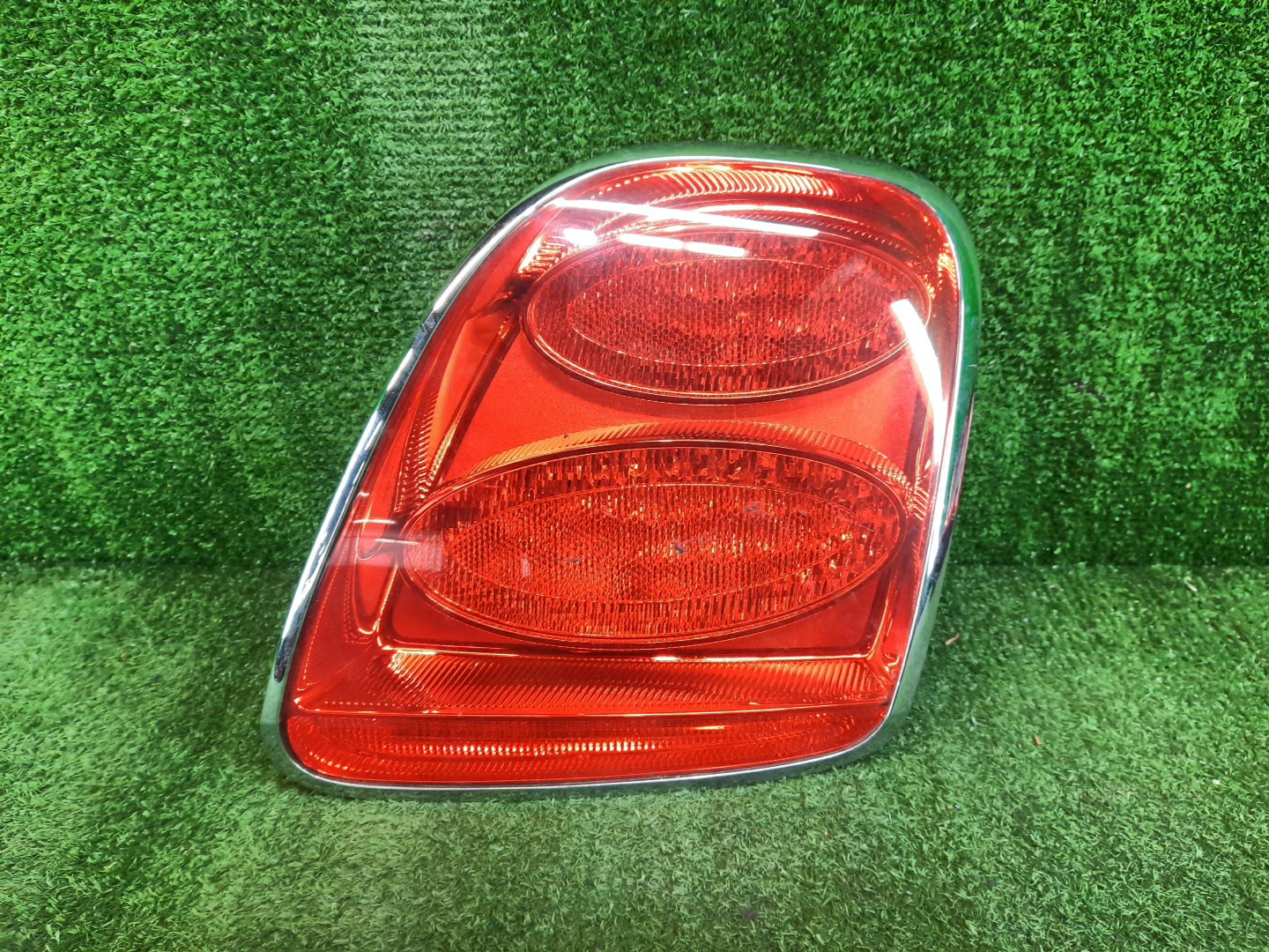 Стоп-сигнал правый задний BENTLEY FLYING SPUR 3W2 1 ракурс