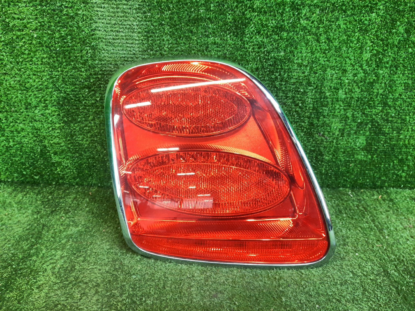 Стоп-сигнал левый задний BENTLEY FLYING SPUR 3W2 1 ракурс