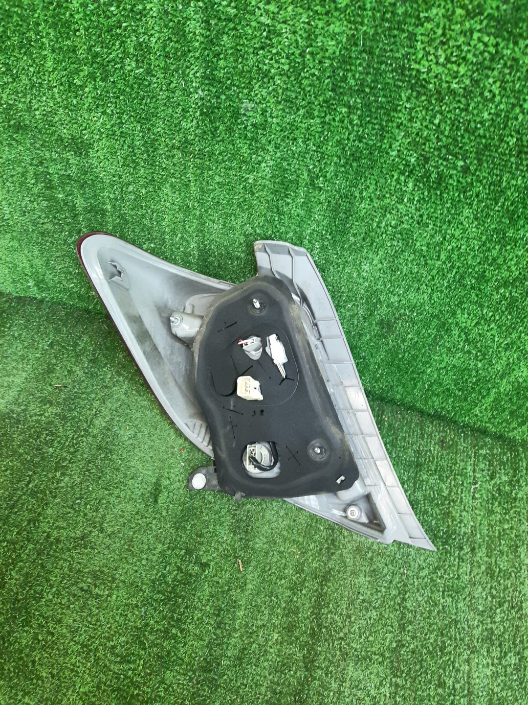 Стоп-сигнал правый задний TOYOTA VITZ, YARIS KSP130, NSP130, NSP135, NCP131 3 ракурс