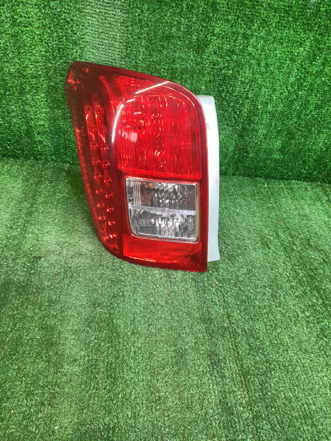 Стоп-сигнал левый задний TOYOTA COROLLA FIELDER, FIELDER ZRE144G, ZRE142G, NZE144G, NZE141G 1 ракурс