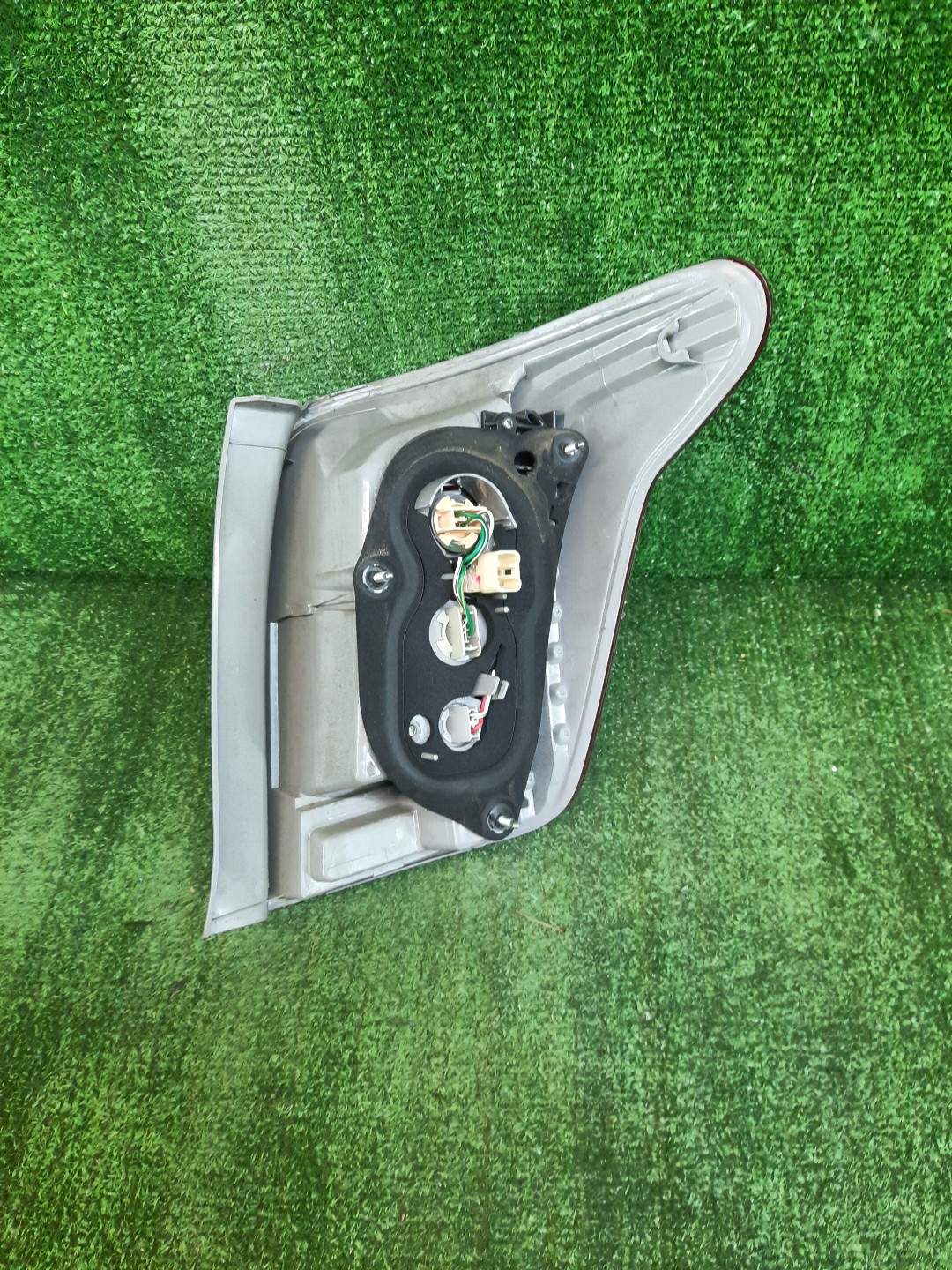 Стоп-сигнал левый задний TOYOTA COROLLA FIELDER, FIELDER ZRE144G, ZRE142G, NZE144G, NZE141G 3 ракурс