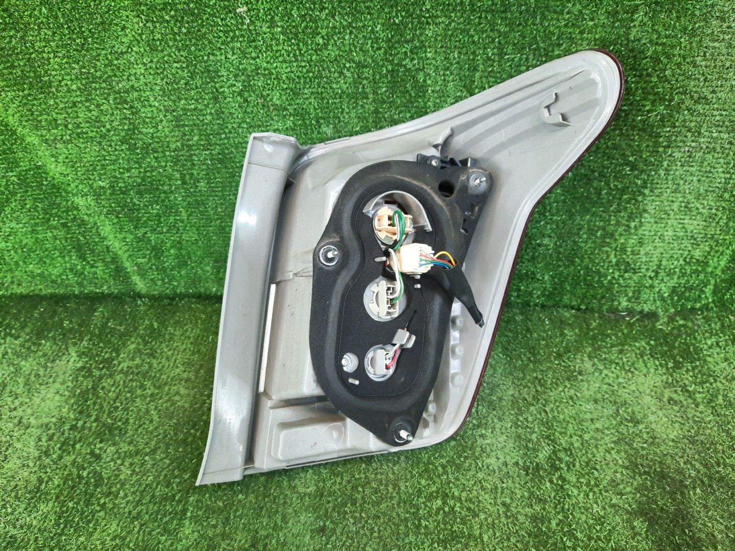 Стоп-сигнал левый задний TOYOTA COROLLA FIELDER, FIELDER ZRE144G, ZRE142G, NZE144G, NZE141G 3 ракурс