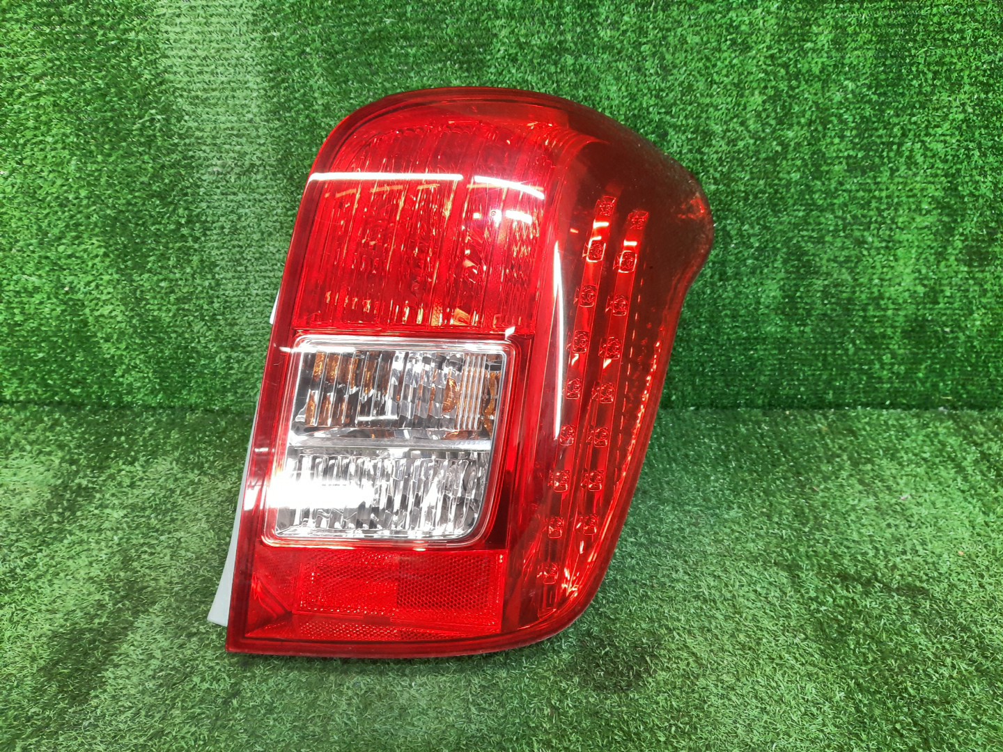 Стоп-сигнал правый задний TOYOTA COROLLA FIELDER, FIELDER ZRE144G, ZRE142G, NZE144G, NZE141G 2 ракурс