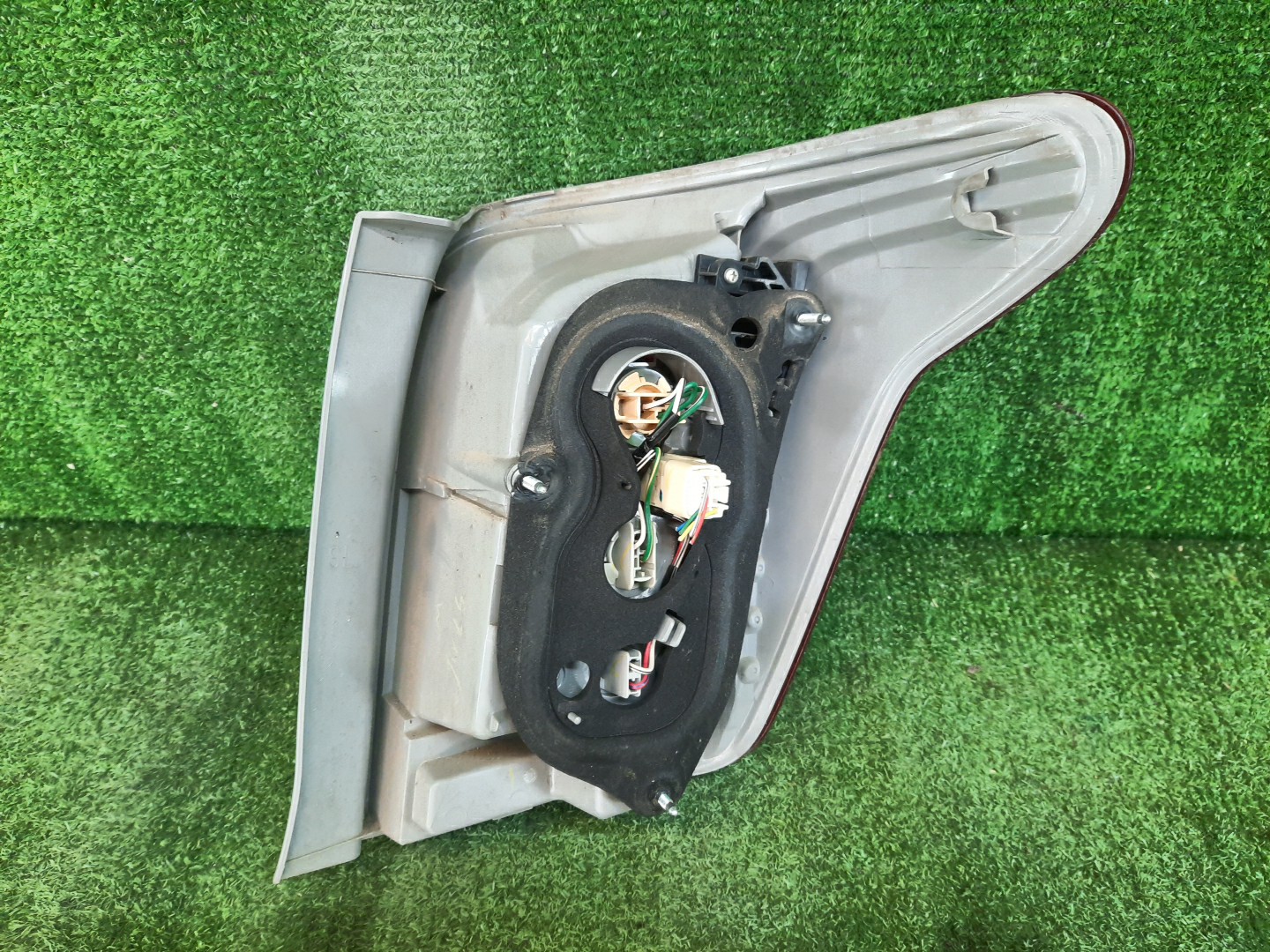 Стоп-сигнал левый задний TOYOTA COROLLA FIELDER, FIELDER ZRE144G, ZRE142G, NZE144G, NZE141G 3 ракурс