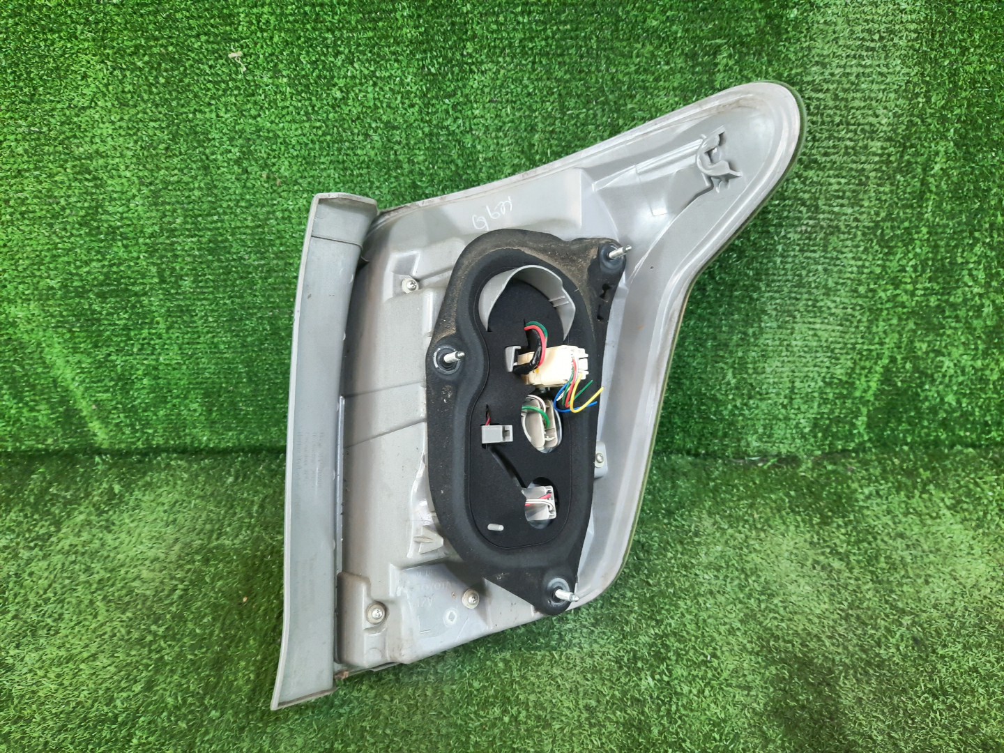 Стоп-сигнал левый задний TOYOTA COROLLA FIELDER, FIELDER ZRE144G, ZRE142G, NZE144G, NZE141G 3 ракурс