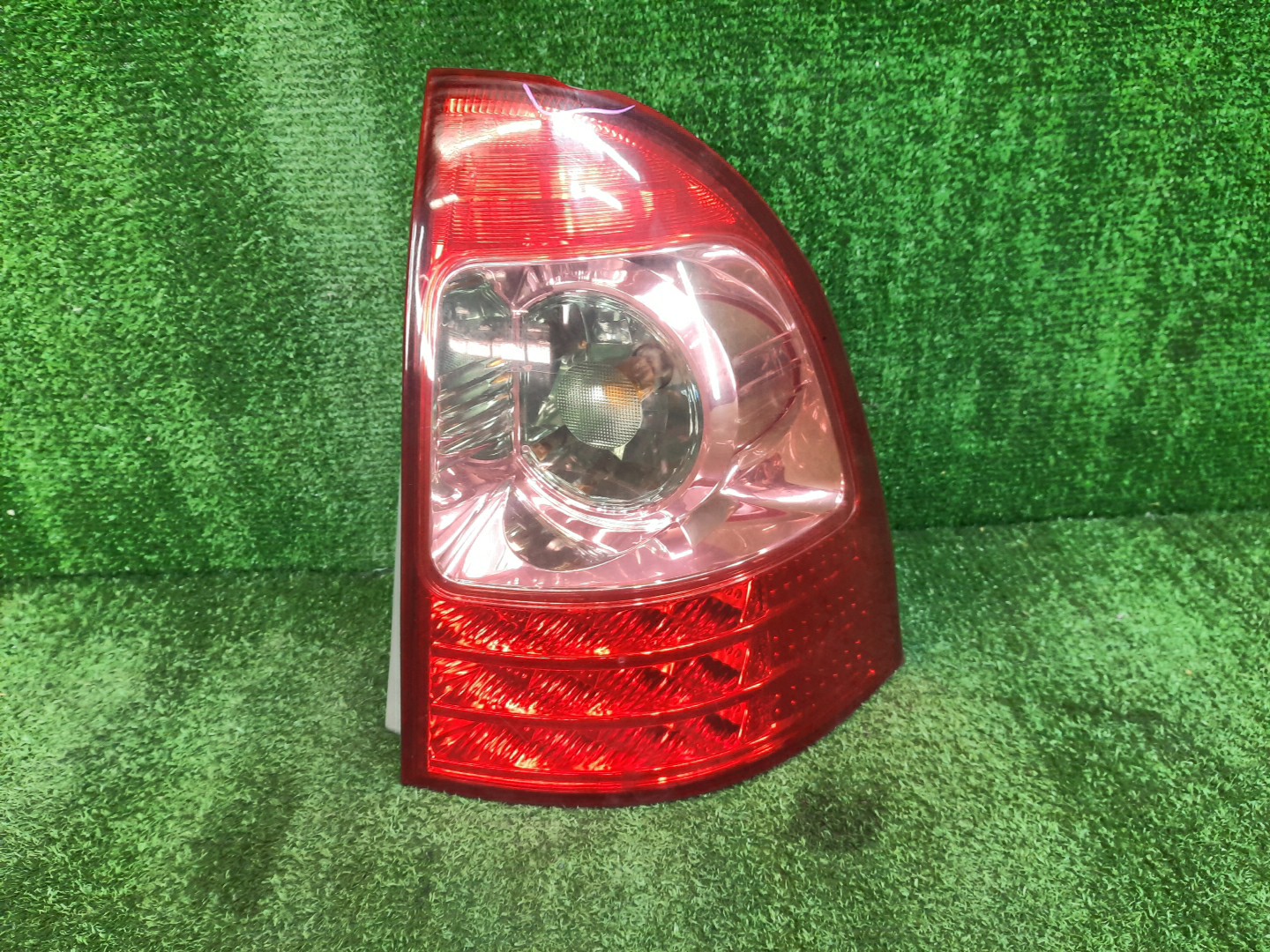 Стоп-сигнал правый задний TOYOTA COROLLA FIELDER NZE121G, ZZE123G, ZZE124G, ZZE122G, NZE124G 1 ракурс