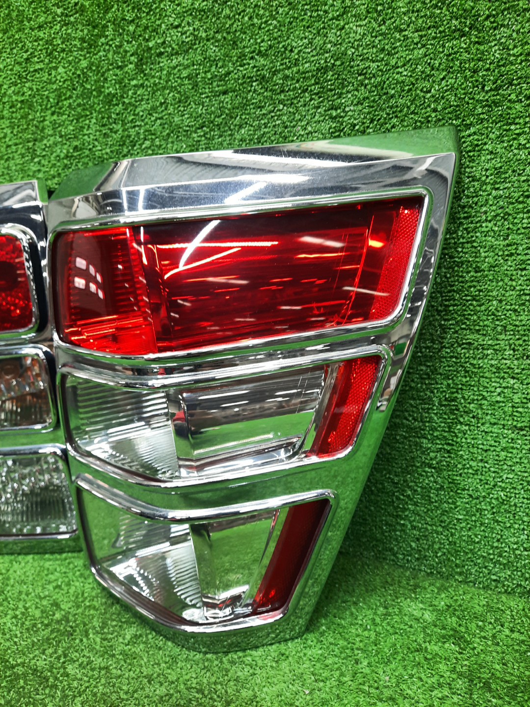 Стоп-сигнал левый задний SUZUKI ESCUDO, GRAND VITARA TDB4W, TD94W, TD54W, TDA4W, TDB4, TE94, TD54, JT 2 ракурс