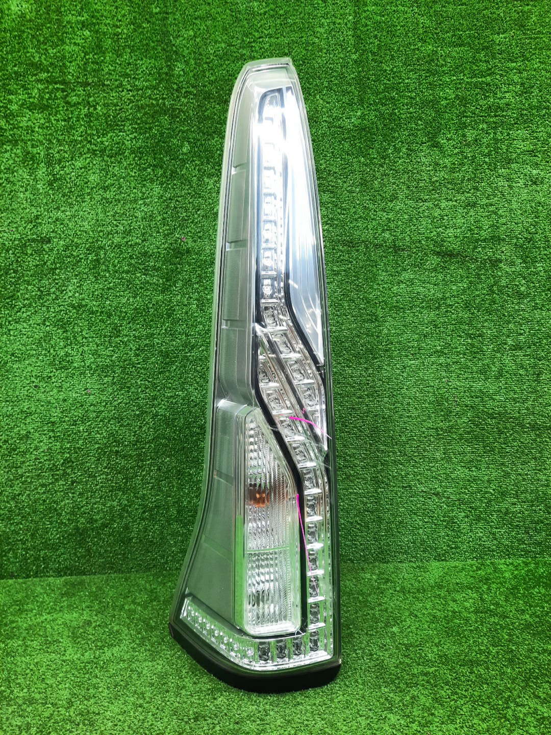 Стоп-сигнал левый задний NISSAN SERENA C26 1 ракурс