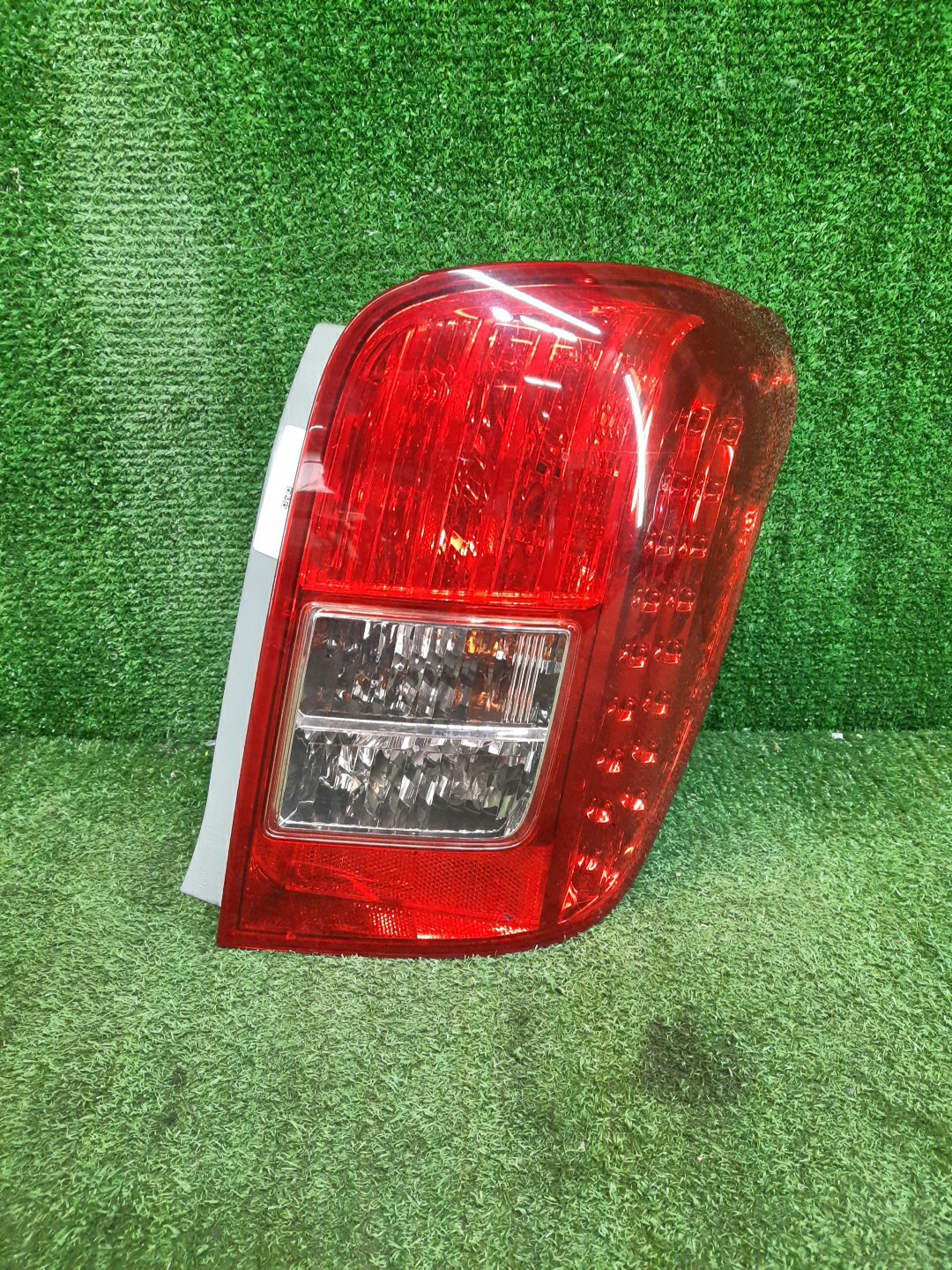 Стоп-сигнал правый задний TOYOTA COROLLA FIELDER, FIELDER ZRE144G, ZRE142G, NZE144G, NZE141G 1 ракурс