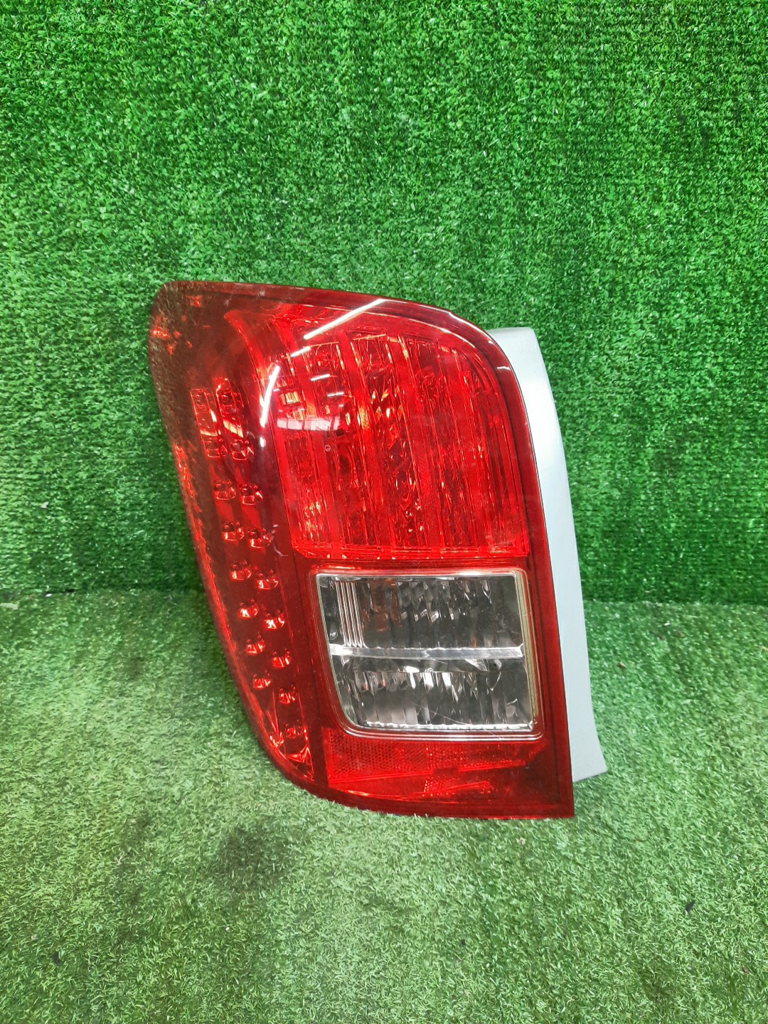 Стоп-сигнал левый задний TOYOTA COROLLA FIELDER, FIELDER ZRE144G, ZRE142G, NZE144G, NZE141G 1 ракурс