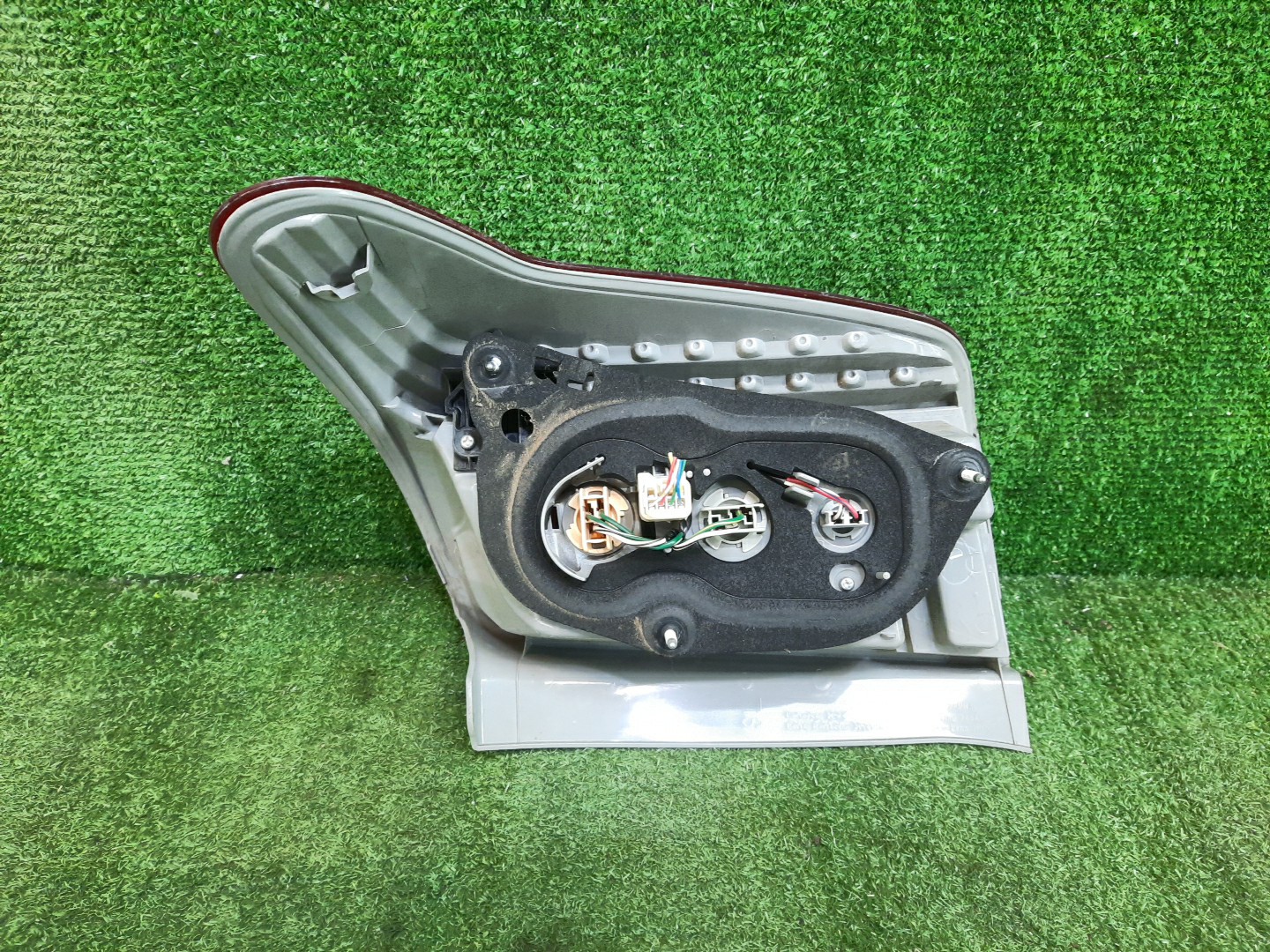 Стоп-сигнал левый задний TOYOTA COROLLA FIELDER, FIELDER ZRE144G, ZRE142G, NZE144G, NZE141G 3 ракурс