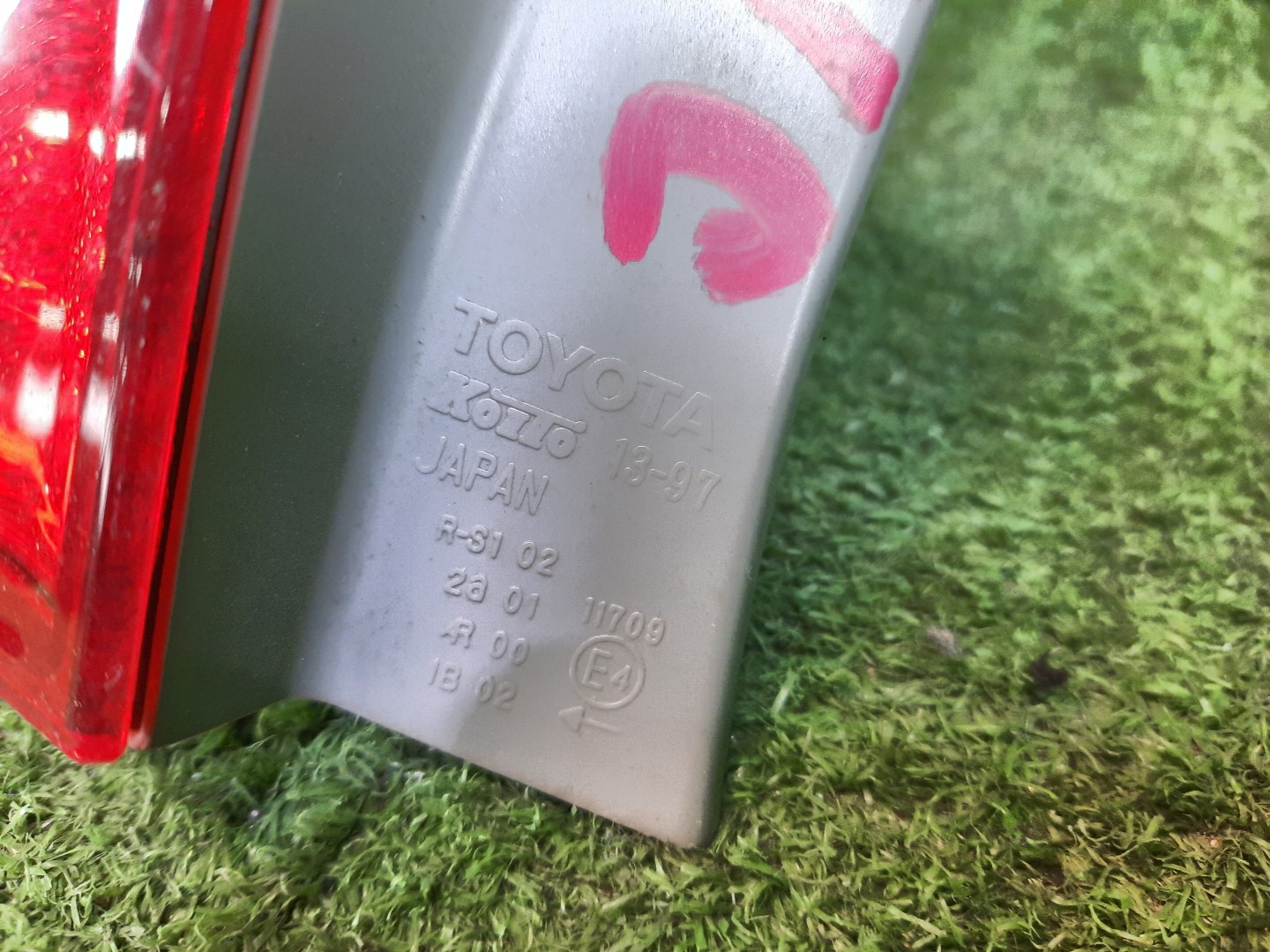 Стоп-сигнал левый задний TOYOTA COROLLA FIELDER, FIELDER ZRE144G, ZRE142G, NZE144G, NZE141G 3 ракурс
