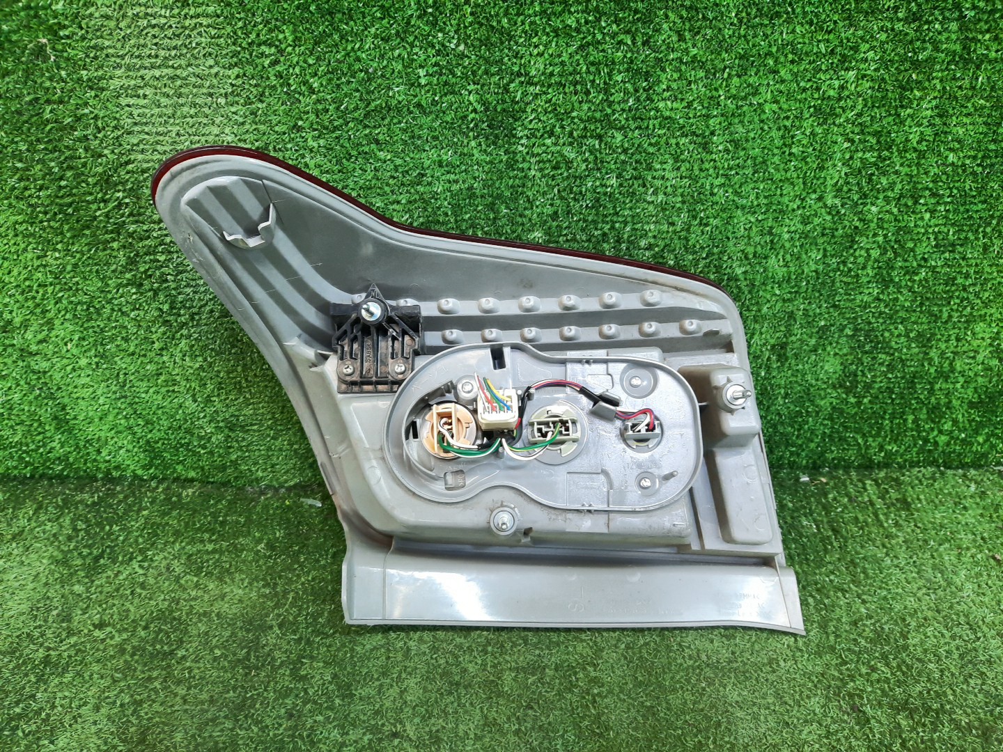 Стоп-сигнал левый задний TOYOTA COROLLA FIELDER, FIELDER ZRE144G, ZRE142G, NZE144G, NZE141G 4 ракурс