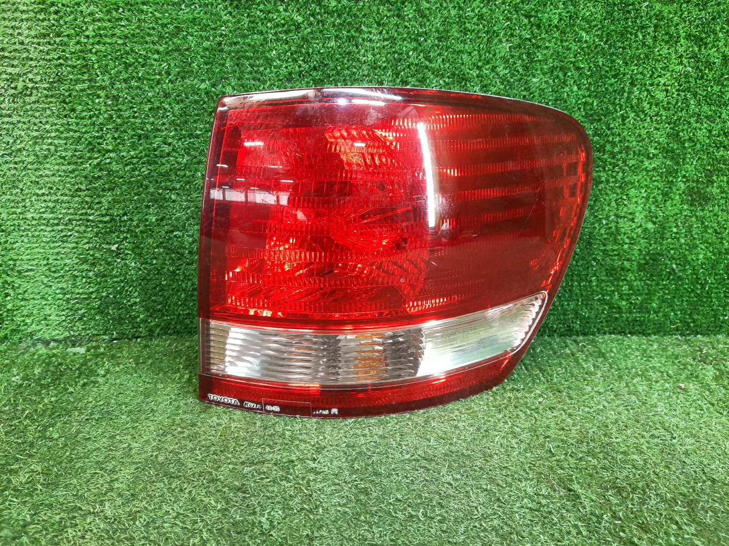 Стоп-сигнал правый задний TOYOTA IPSUM ACM21W, ACM26W 1 ракурс