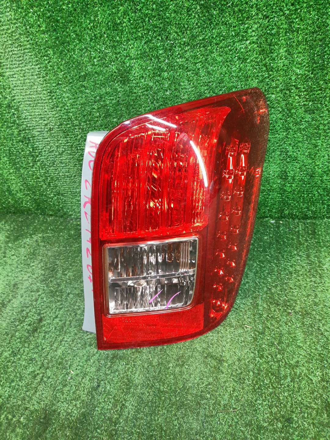 Стоп-сигнал правый задний TOYOTA COROLLA FIELDER, FIELDER ZRE144G, ZRE142G, NZE144G, NZE141G 1 ракурс