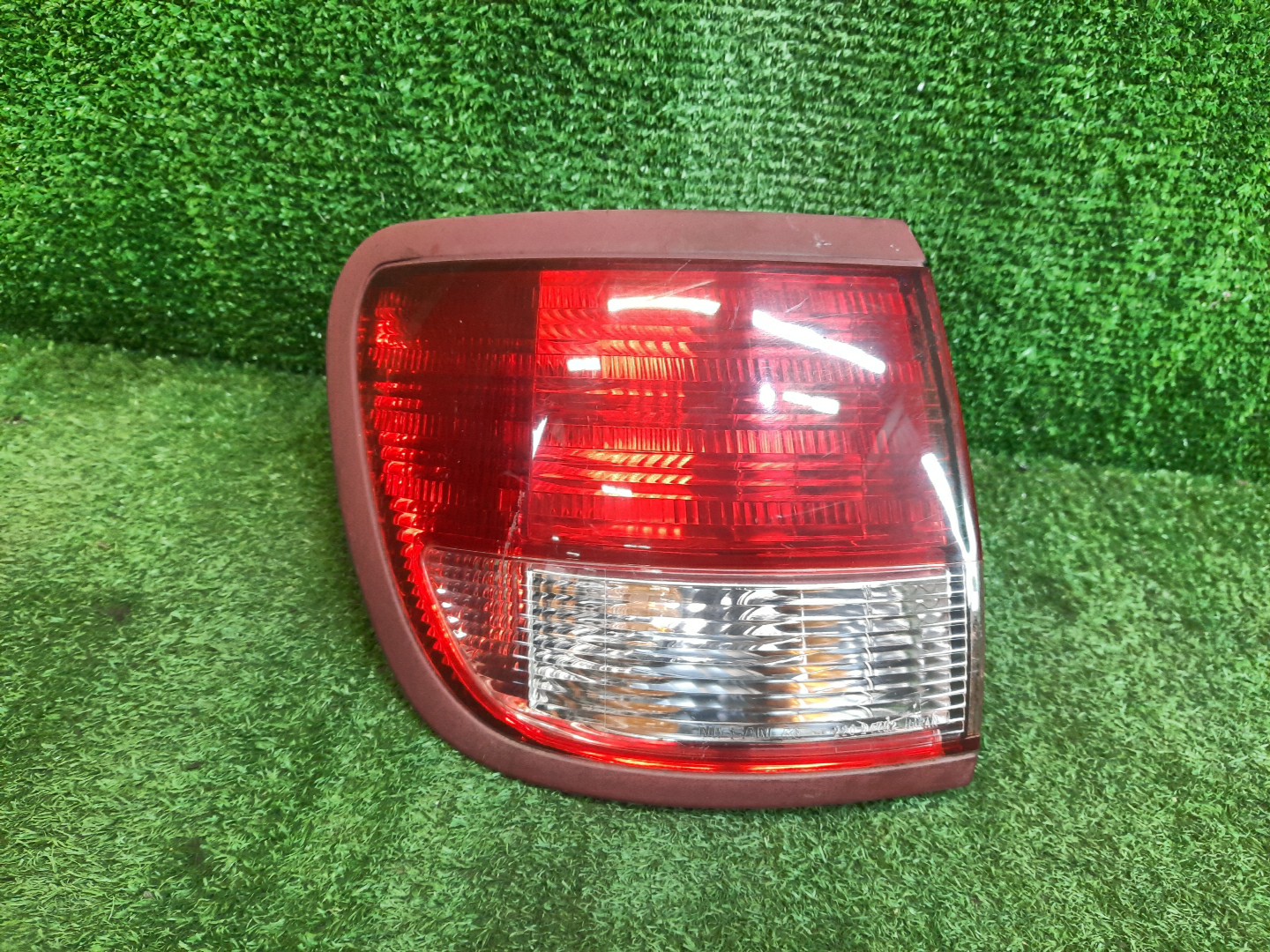 Стоп-сигнал левый задний NISSAN AVENIR, EXPERT W11, PNW11, PW11, RW11, VW11, VNW11 1 ракурс