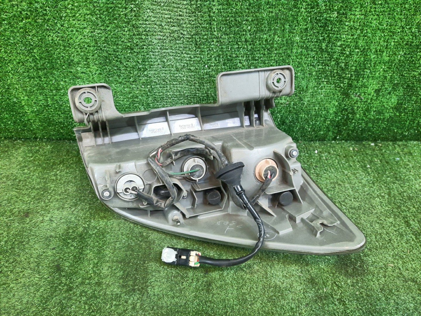 Стоп-сигнал левый задний TOYOTA RUSH, BE-GO J210E, J200E, J210G, J200G 2 ракурс