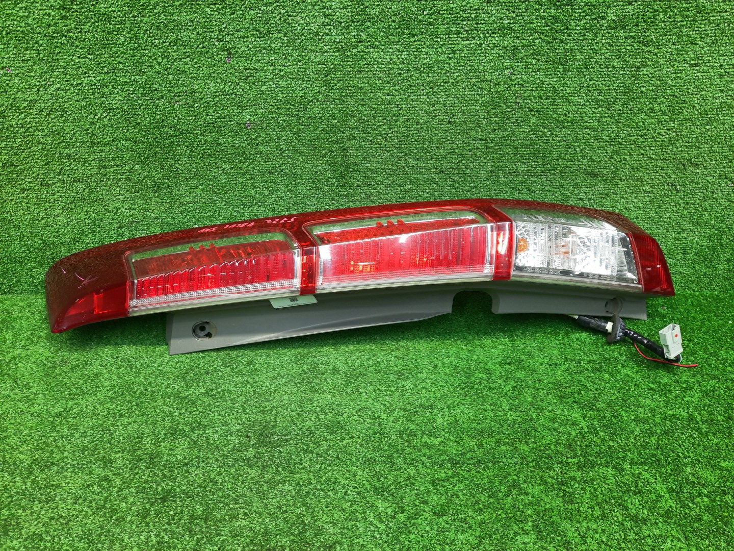 Стоп-сигнал правый задний HONDA STREAM RN9, RN6, RN7, RN8 1 ракурс