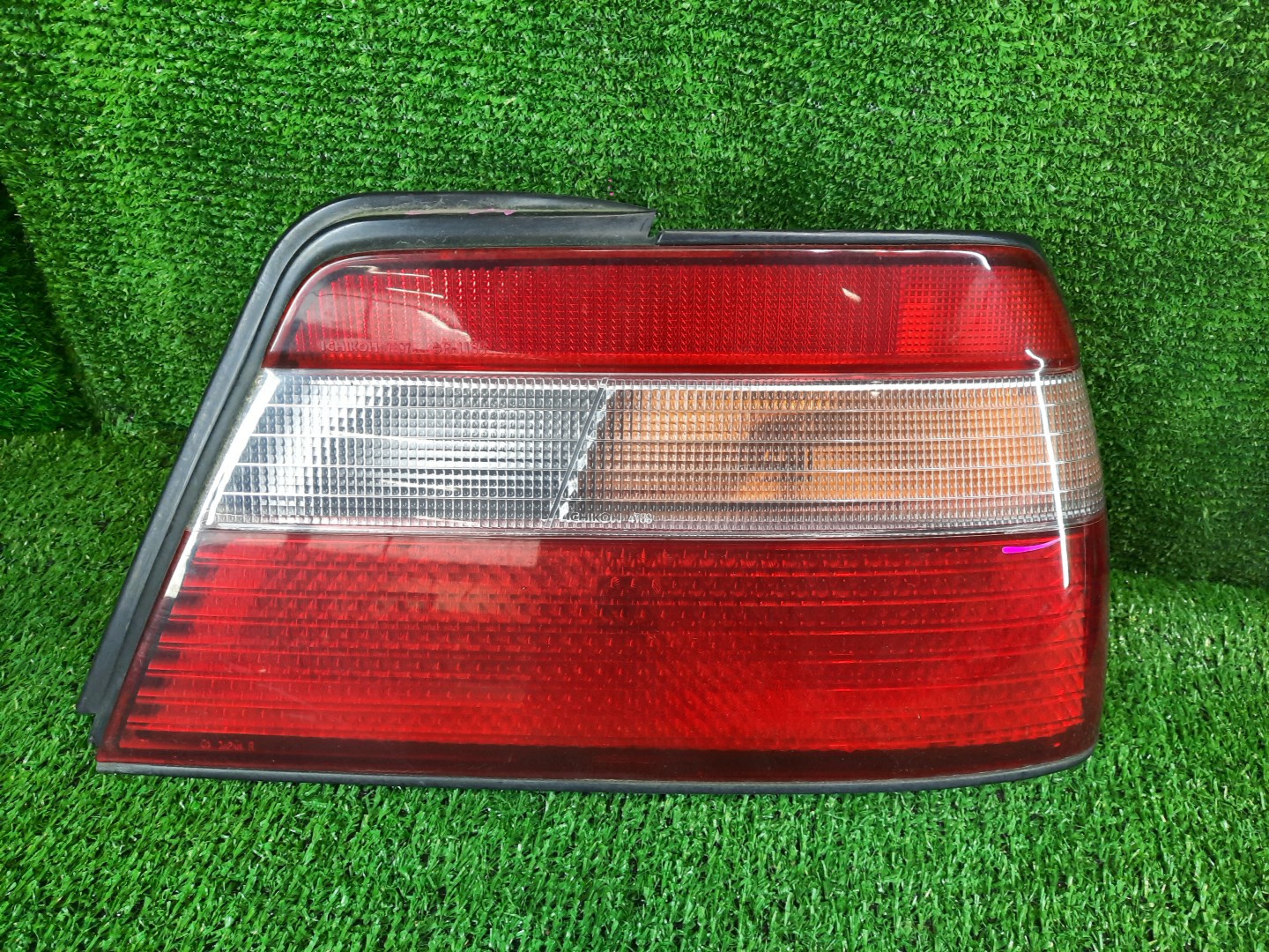 Стоп-сигнал правый задний NISSAN BLUEBIRD SU14, QU14, ENU14, HU14, HNU14, EU14 1 ракурс