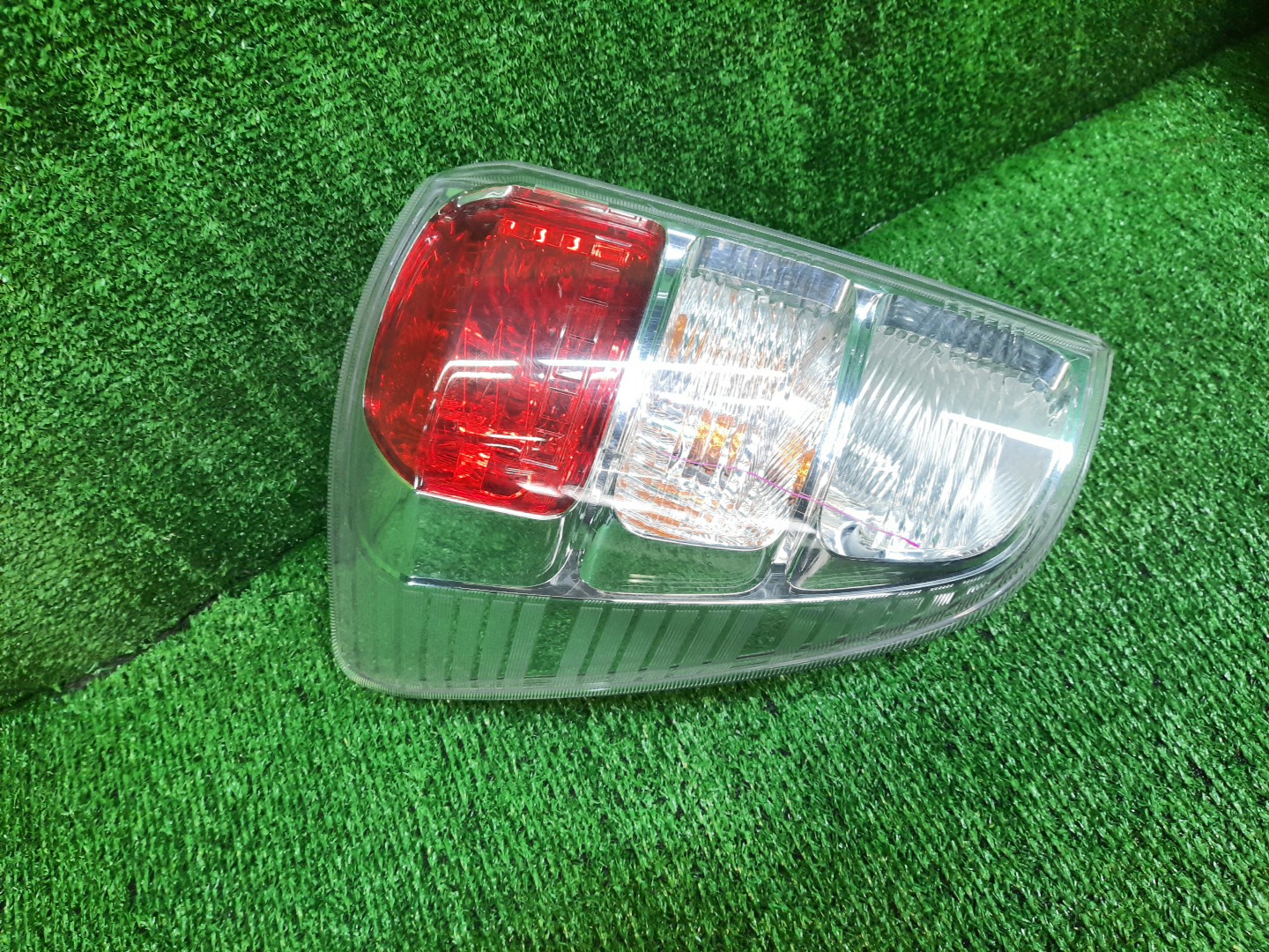 Стоп-сигнал левый задний TOYOTA RUSH, BE-GO J210E, J200E, J210G, J200G 1 ракурс