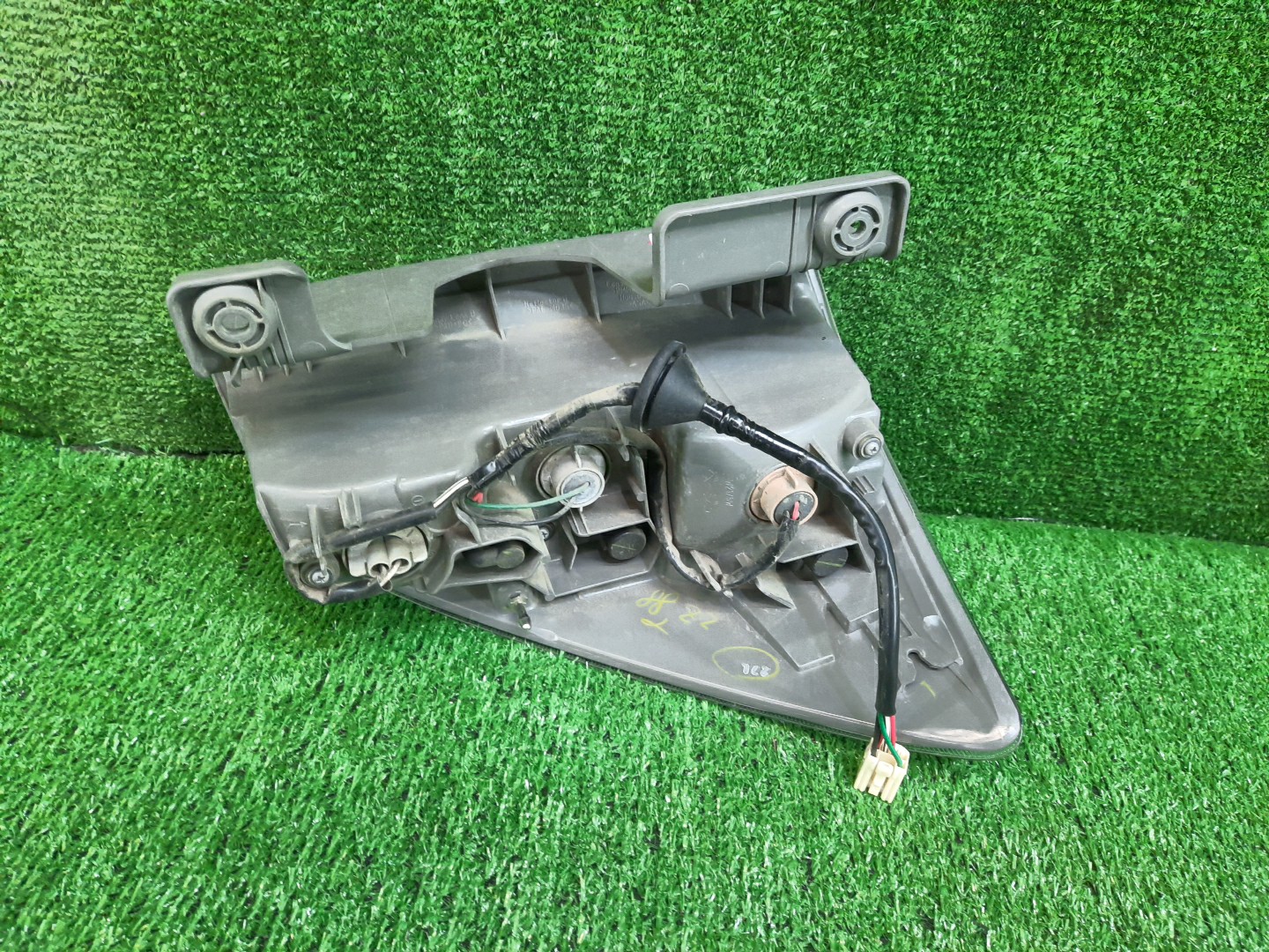 Стоп-сигнал левый задний TOYOTA RUSH, BE-GO J210E, J200E, J210G, J200G 4 ракурс