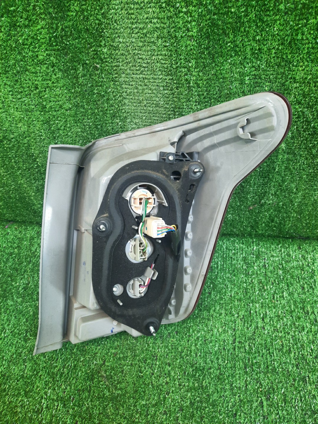 Стоп-сигнал левый задний TOYOTA COROLLA FIELDER, FIELDER ZRE144G, ZRE142G, NZE144G, NZE141G 3 ракурс