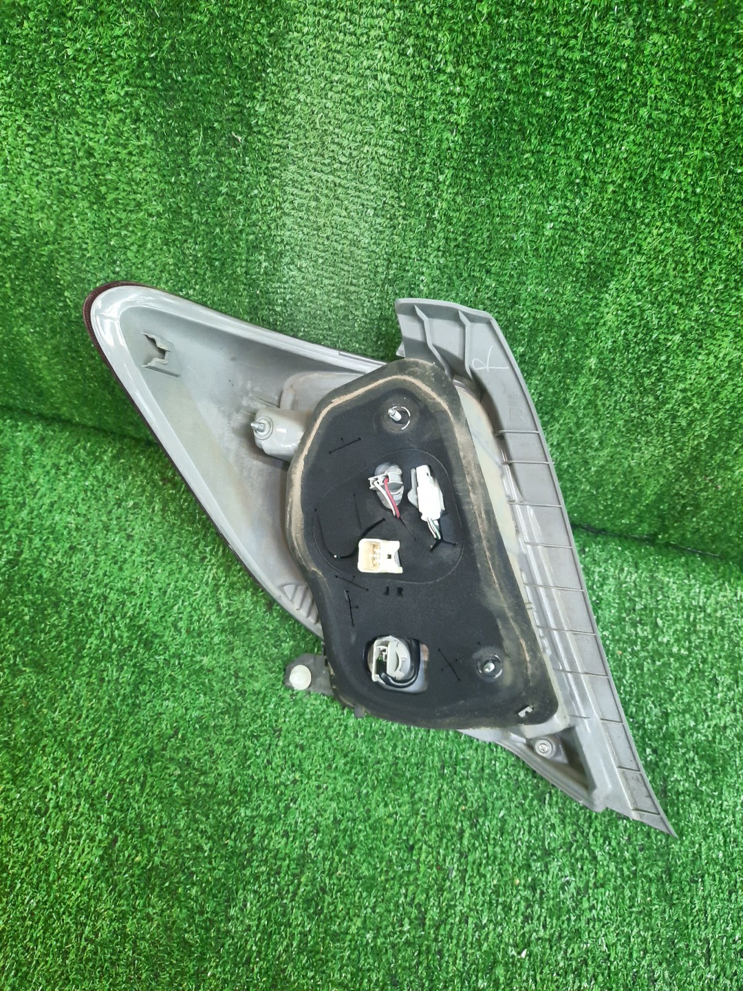 Стоп-сигнал правый задний TOYOTA VITZ, YARIS KSP130, NSP130, NSP135, NCP131 3 ракурс