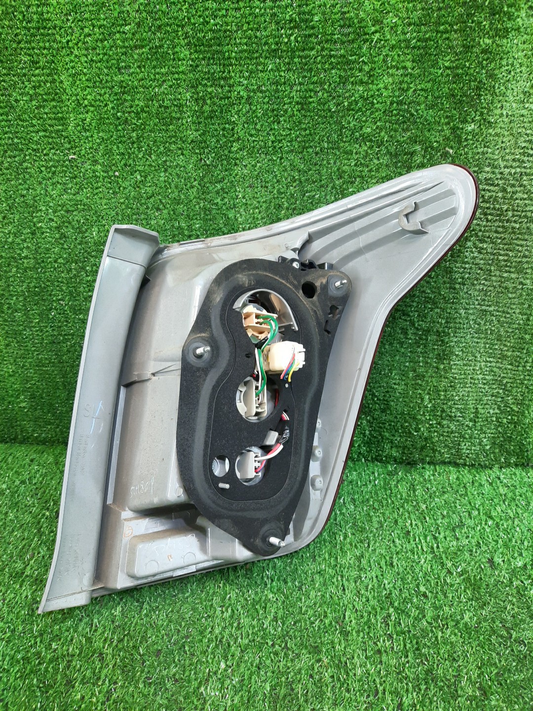 Стоп-сигнал левый задний TOYOTA COROLLA FIELDER, FIELDER ZRE144G, ZRE142G, NZE144G, NZE141G 4 ракурс